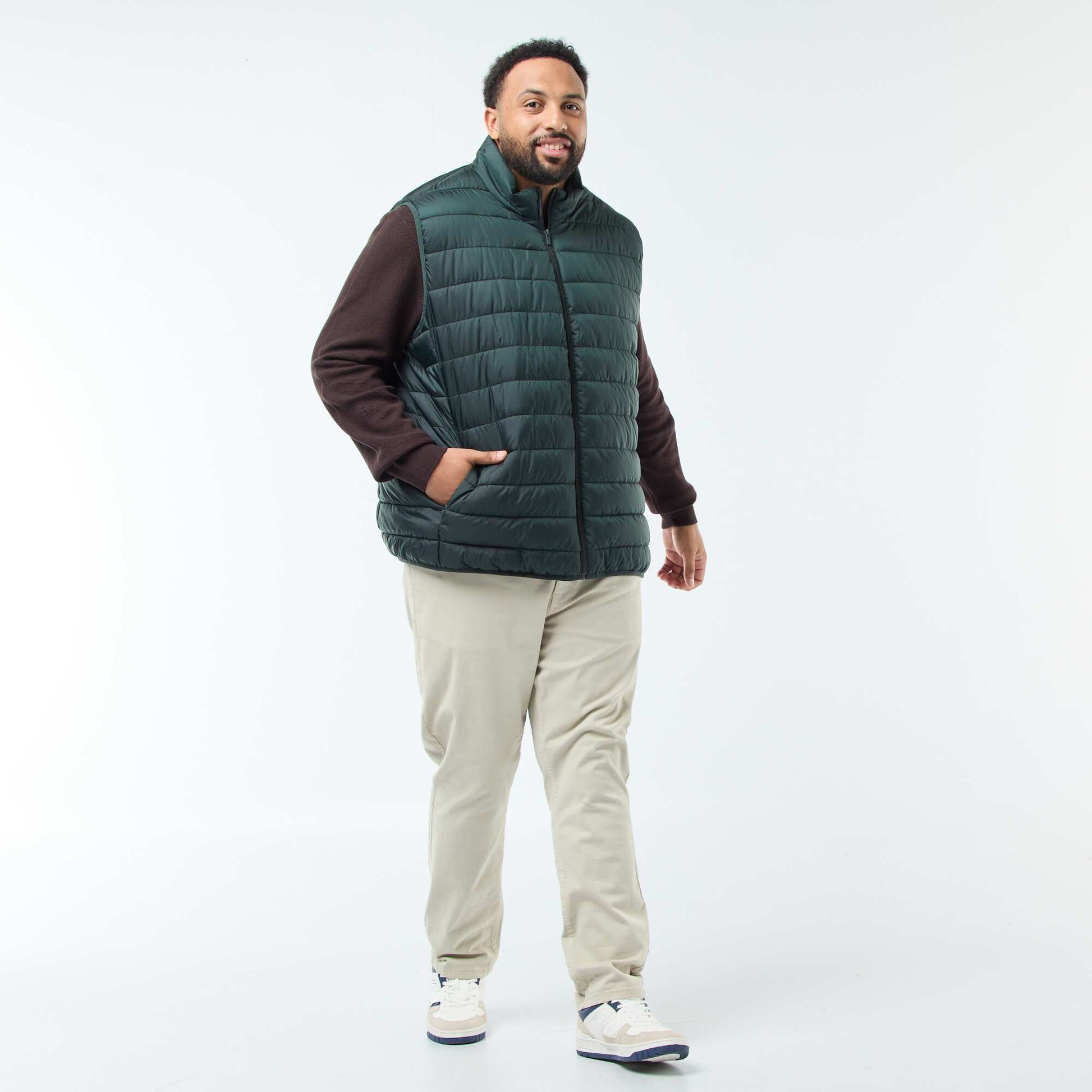 Pull en maille piquée avec col rond boutonné MARRON