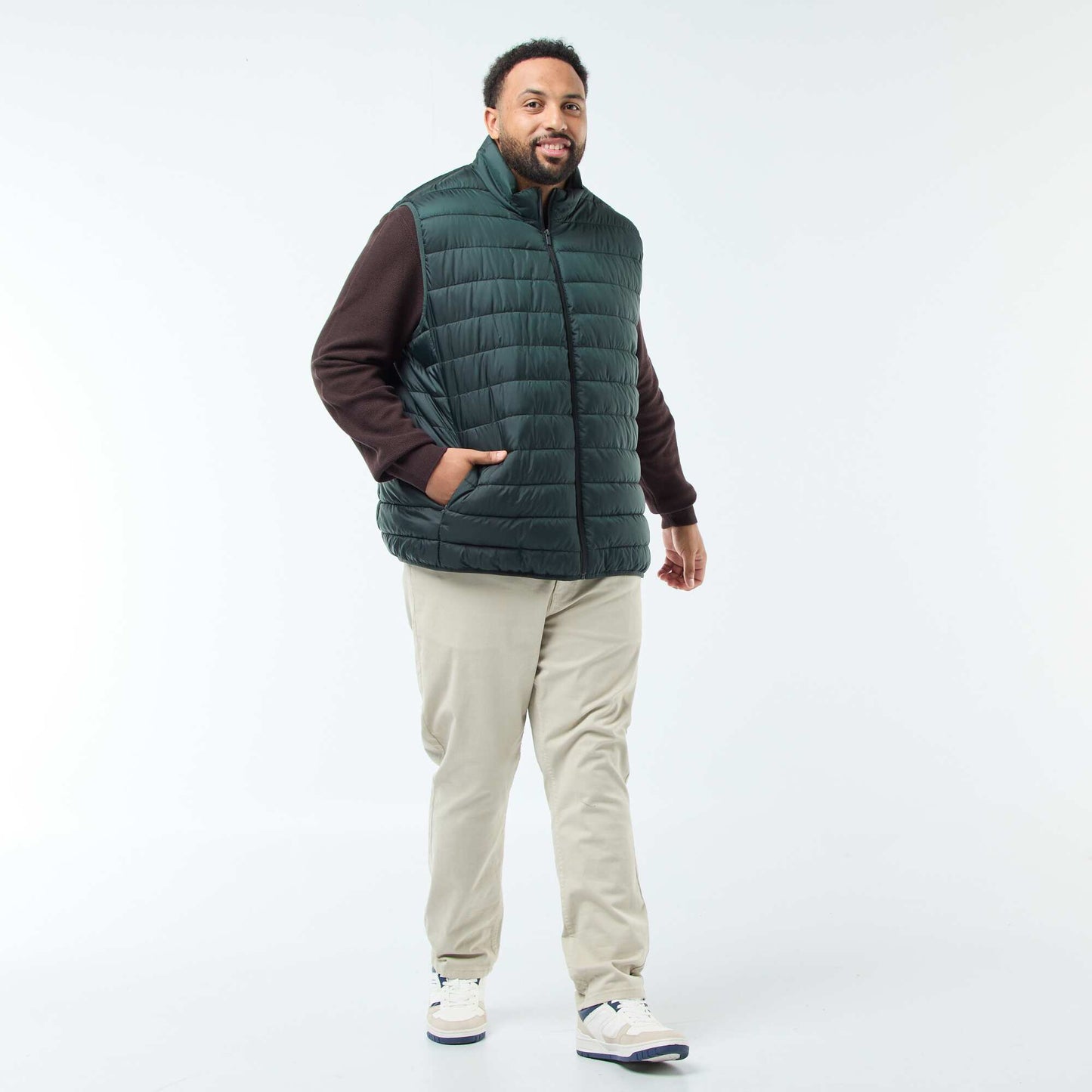Pull en maille piquée avec col rond boutonné MARRON
