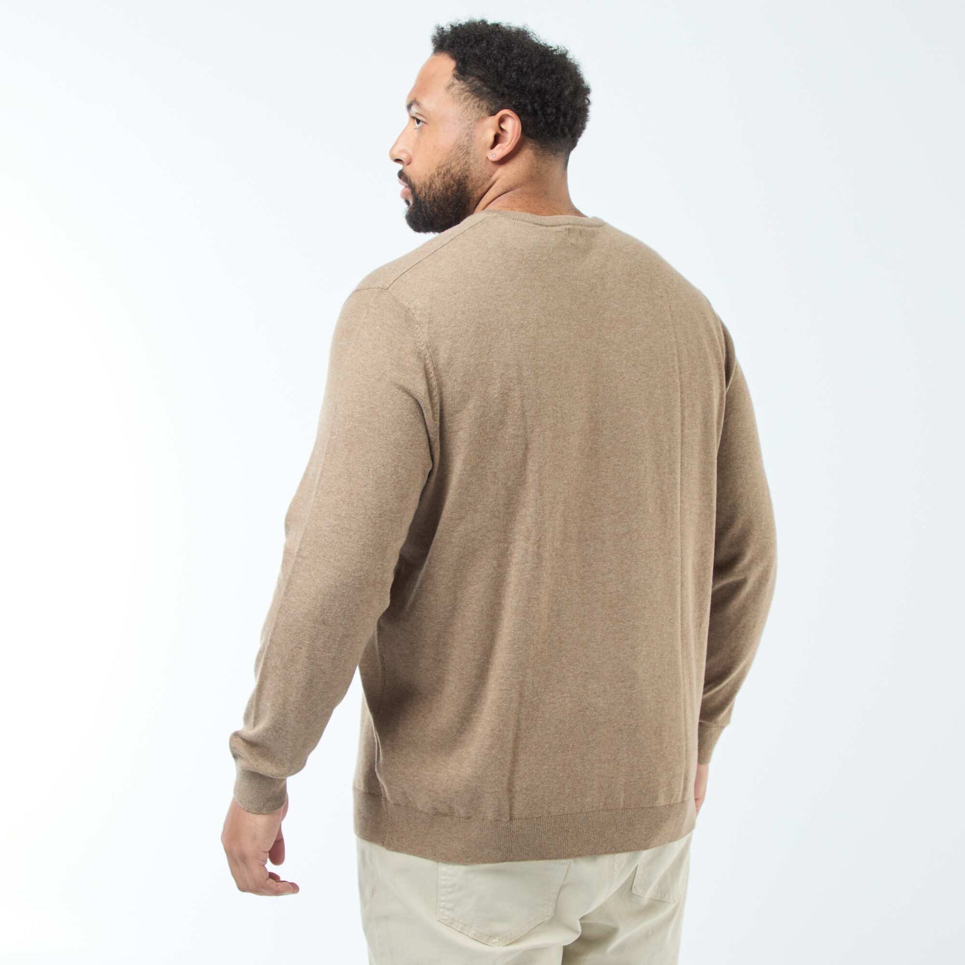 Pull col V en maille fine jauge TAUPE