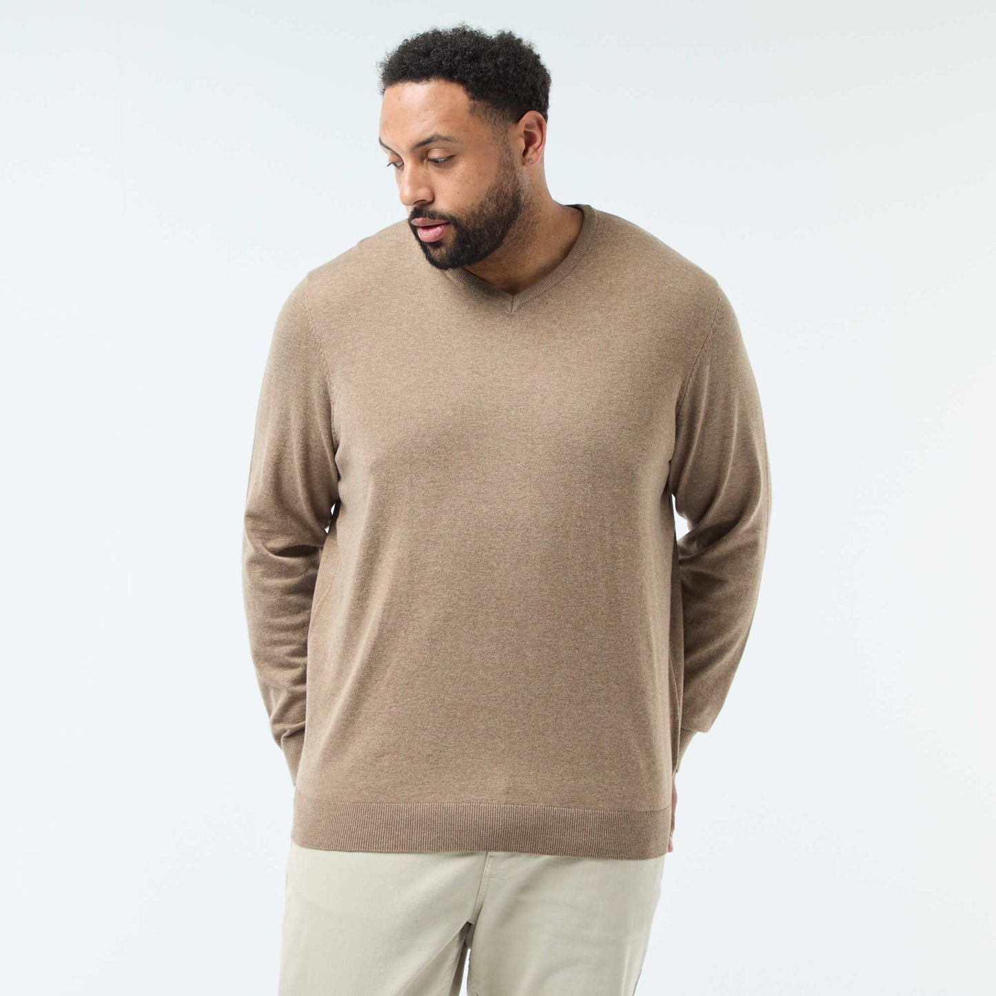 Pull col V en maille fine jauge TAUPE