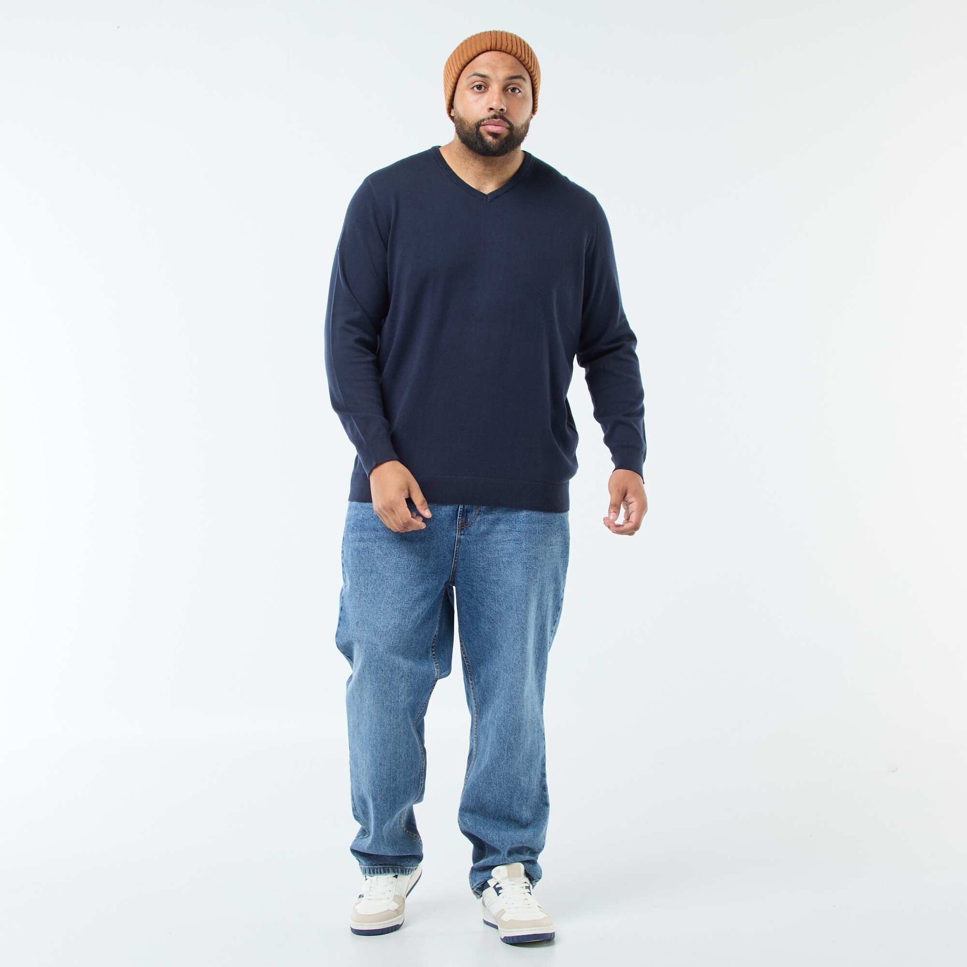Pull col V en maille fine jauge BLEU MARINE
