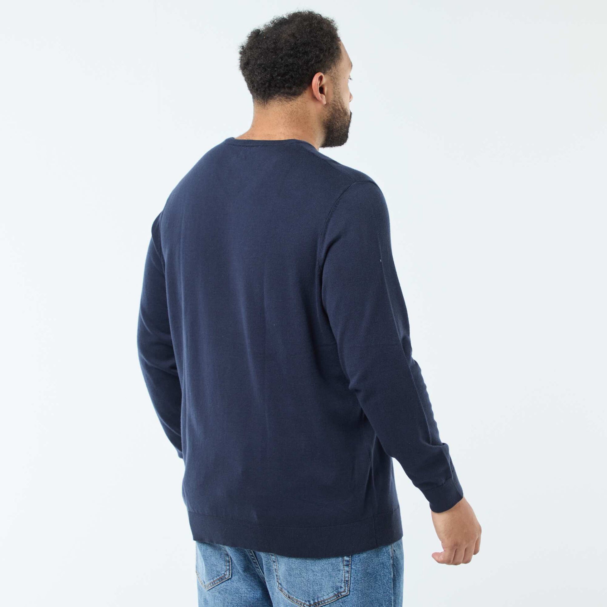 Pull col V en maille fine jauge BLEU MARINE