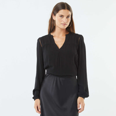 Blouse maille crêpe avec bord ajouré NOIR