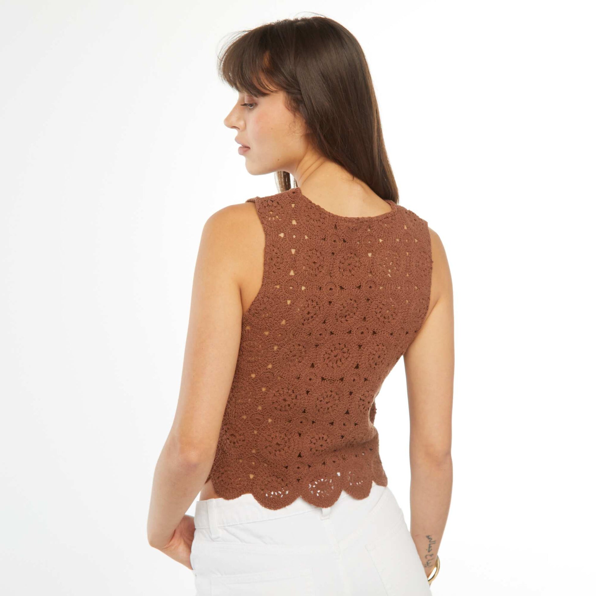 Débardeur en macramé à emmanchures américaines MARRON