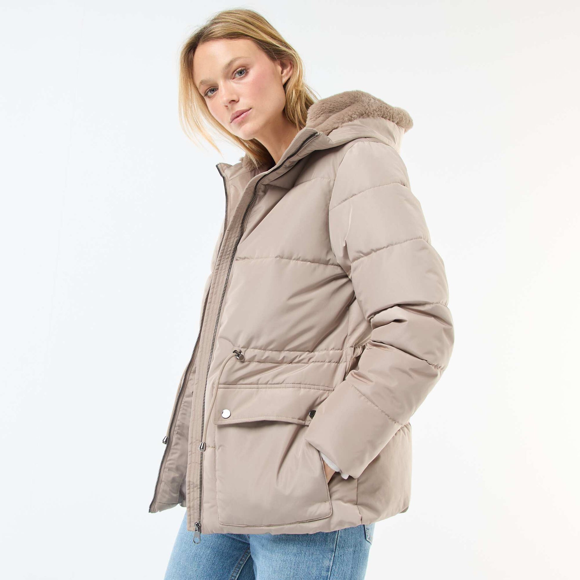 Doudoune mi-longue matelassée à capuche BEIGE
