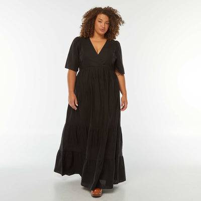 Robe longue à manches courtes et base à étage NOIR