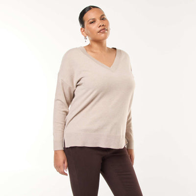 Pull en maille fine avec col V BEIGE