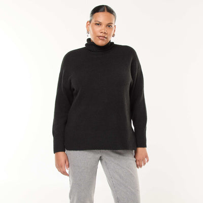 Pull chaud col roulé avec fentes à la base NOIR
