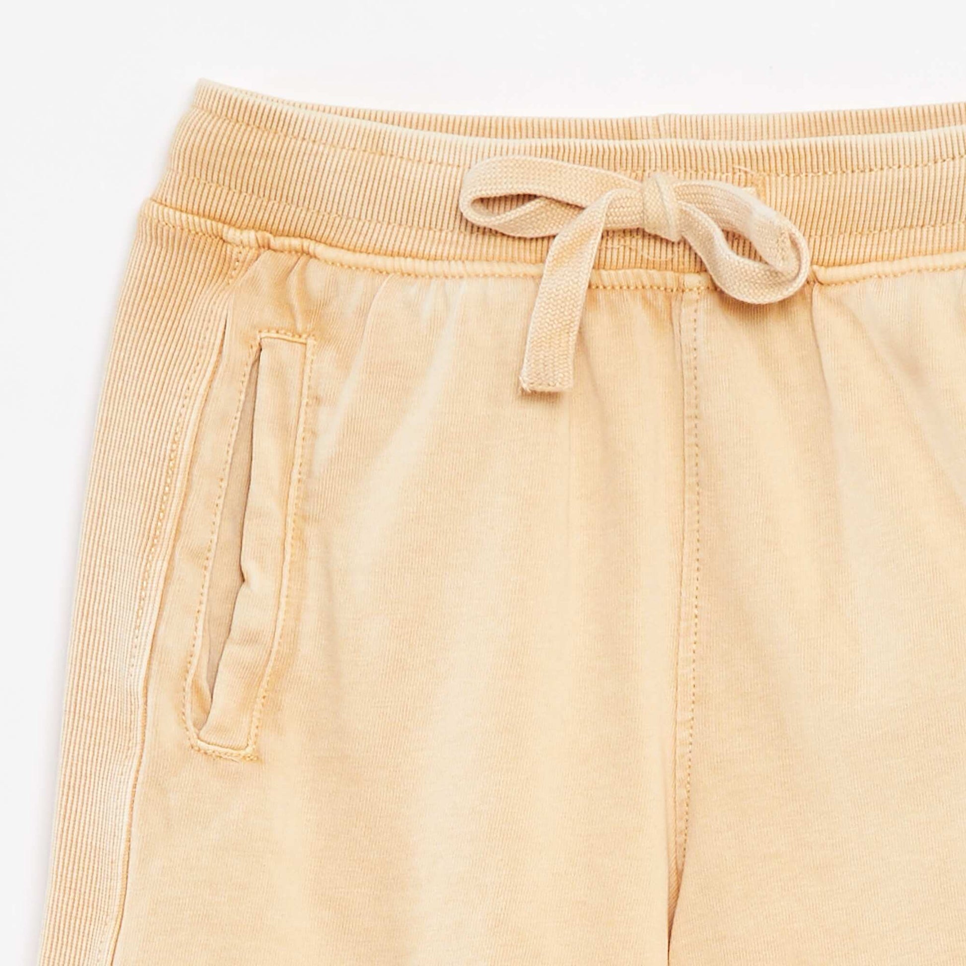 Short uni avec effet délavé BEIGE