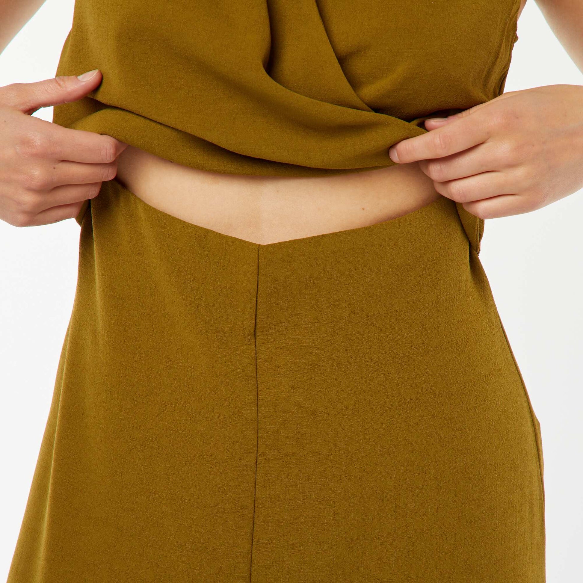 Combinaison pantalon sans manches avec ouverture fantaisie à l'avant VERT