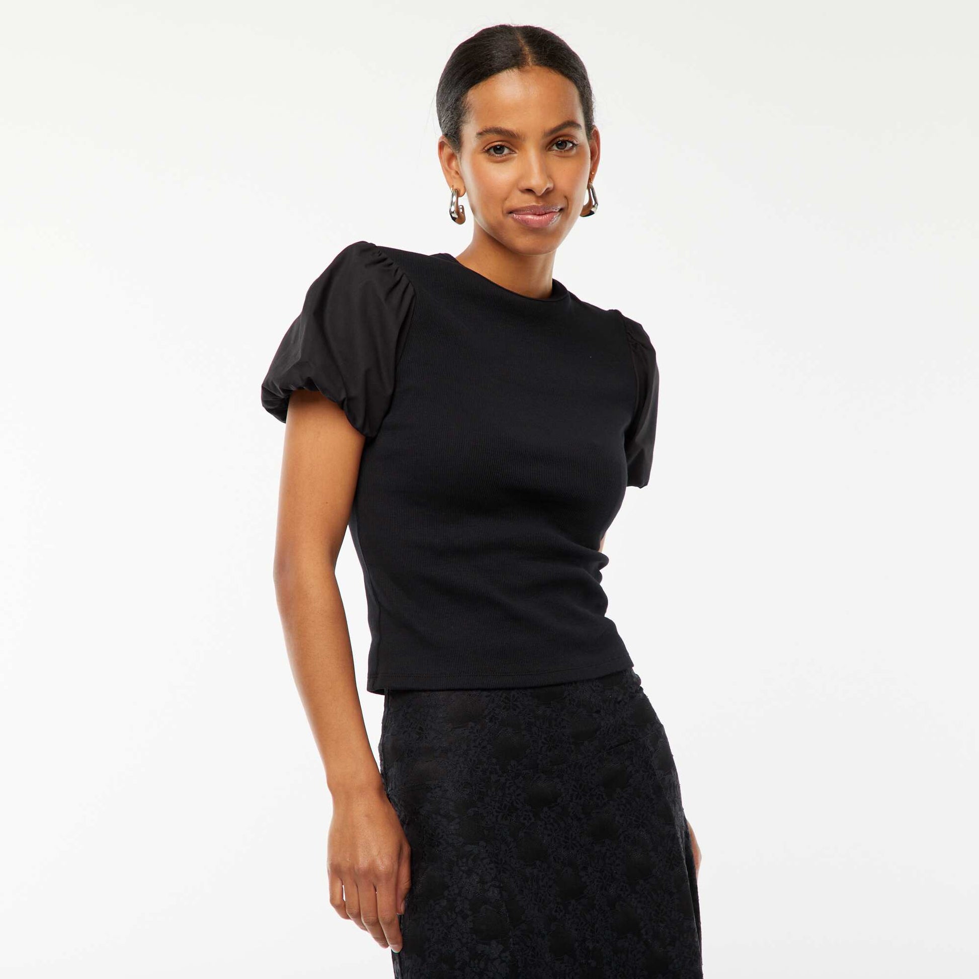 Tee-shirt cintré bi-matière avec manches bouffantes NOIR