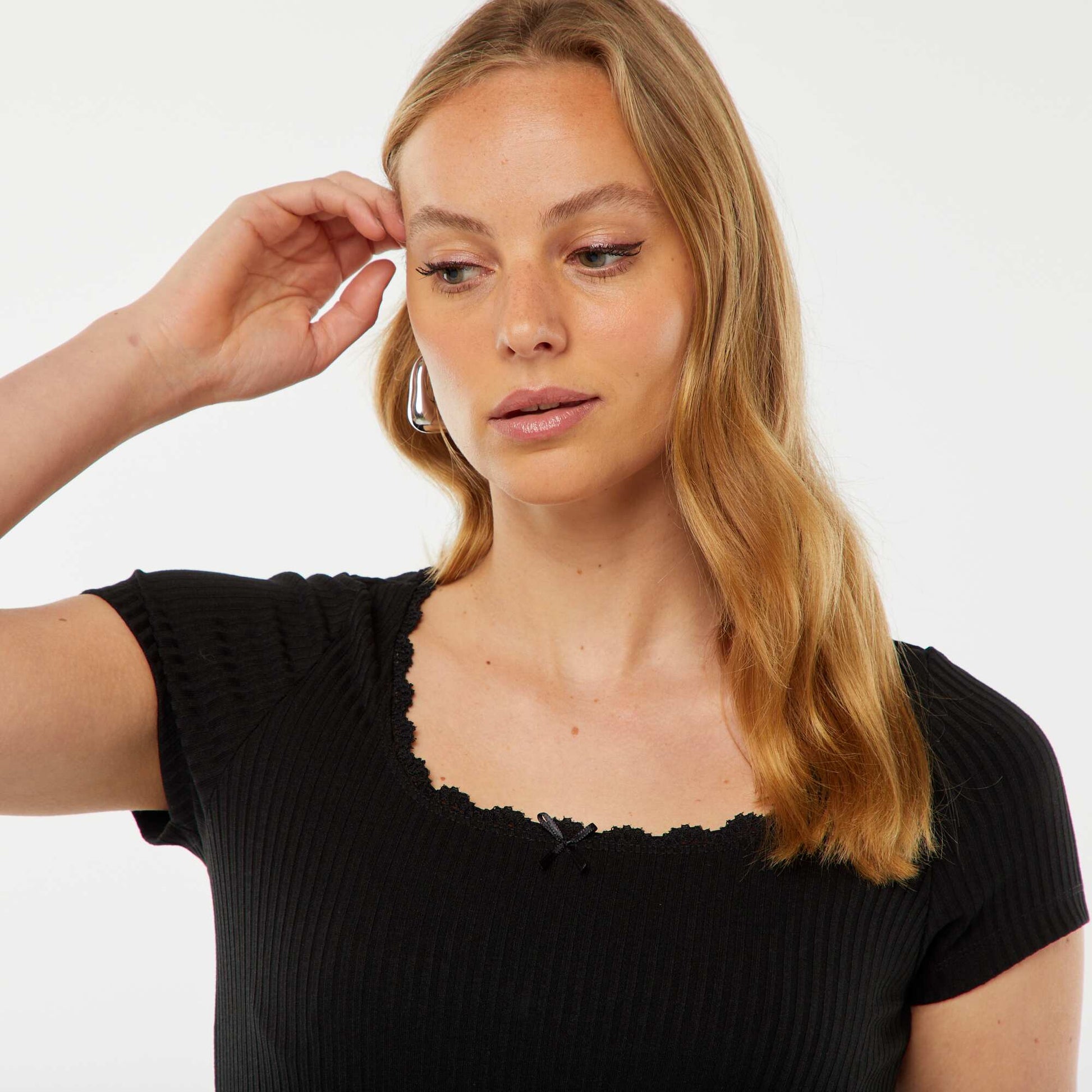 T-shirt à manches courtes avec dentelle et nœud fantaisiste NOIR