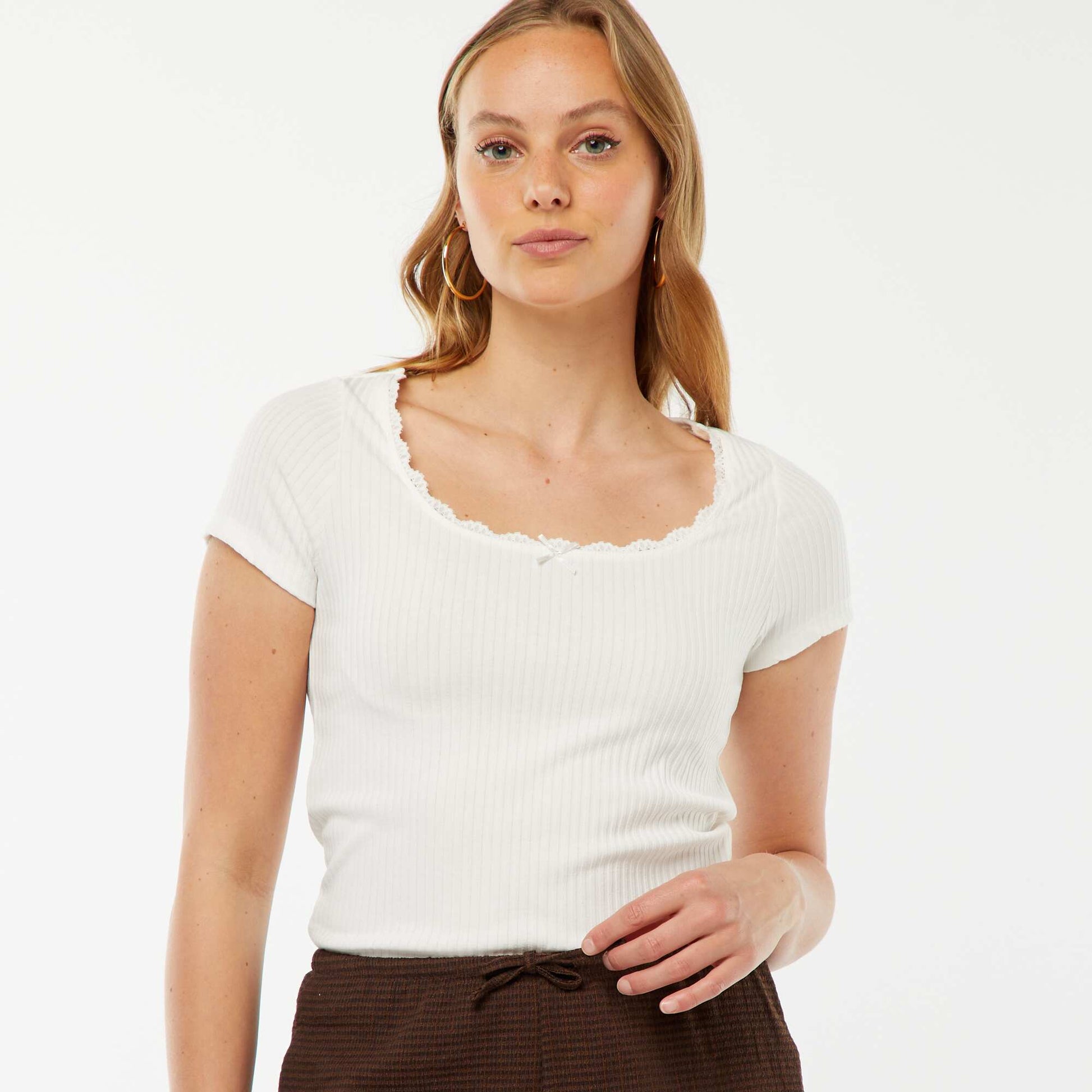 T-shirt à manches courtes avec dentelle et nœud fantaisiste BLANC