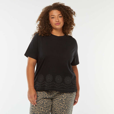 T-shirt en jersey avec broderie à la base NOIR