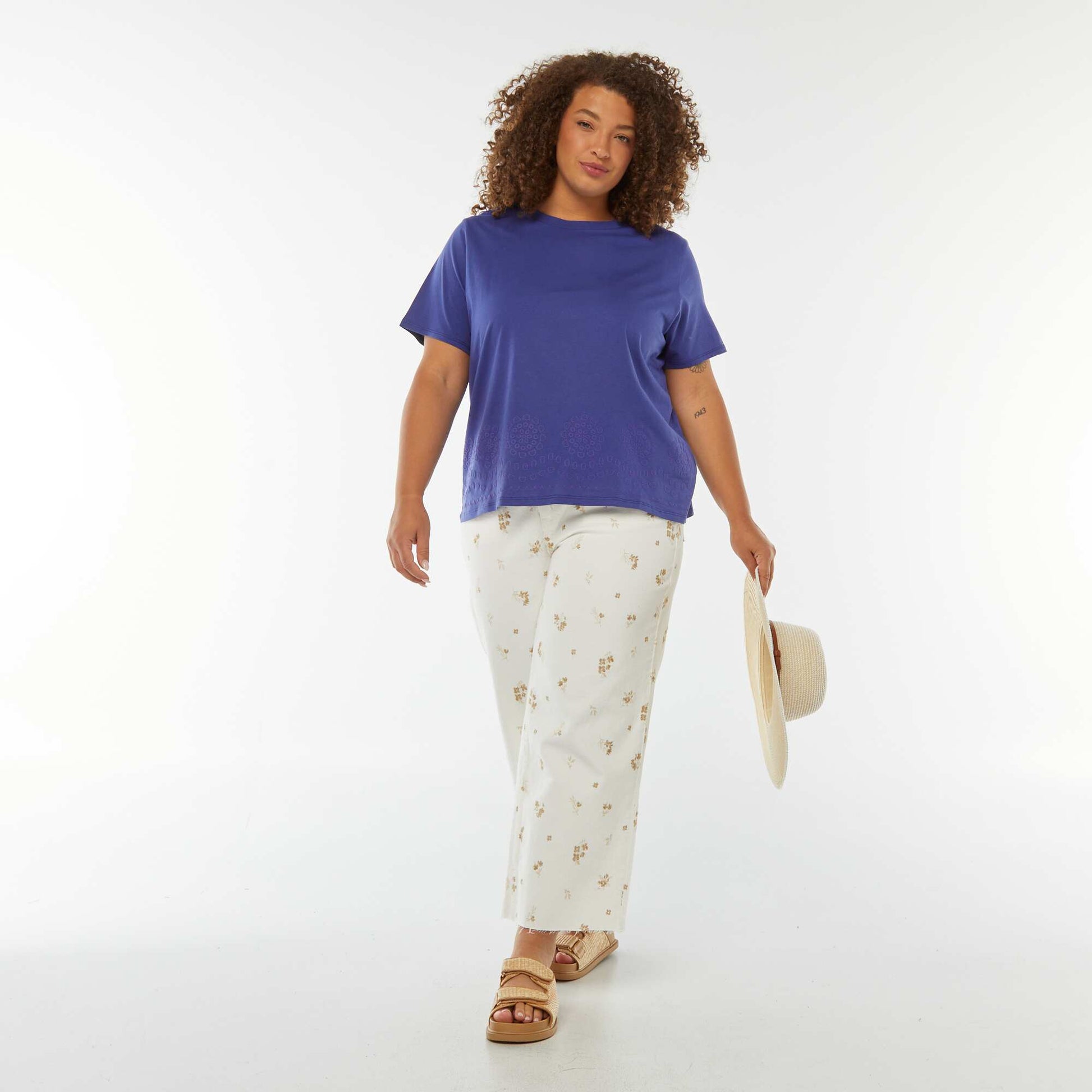 T-shirt en jersey avec broderie à la base BLEU