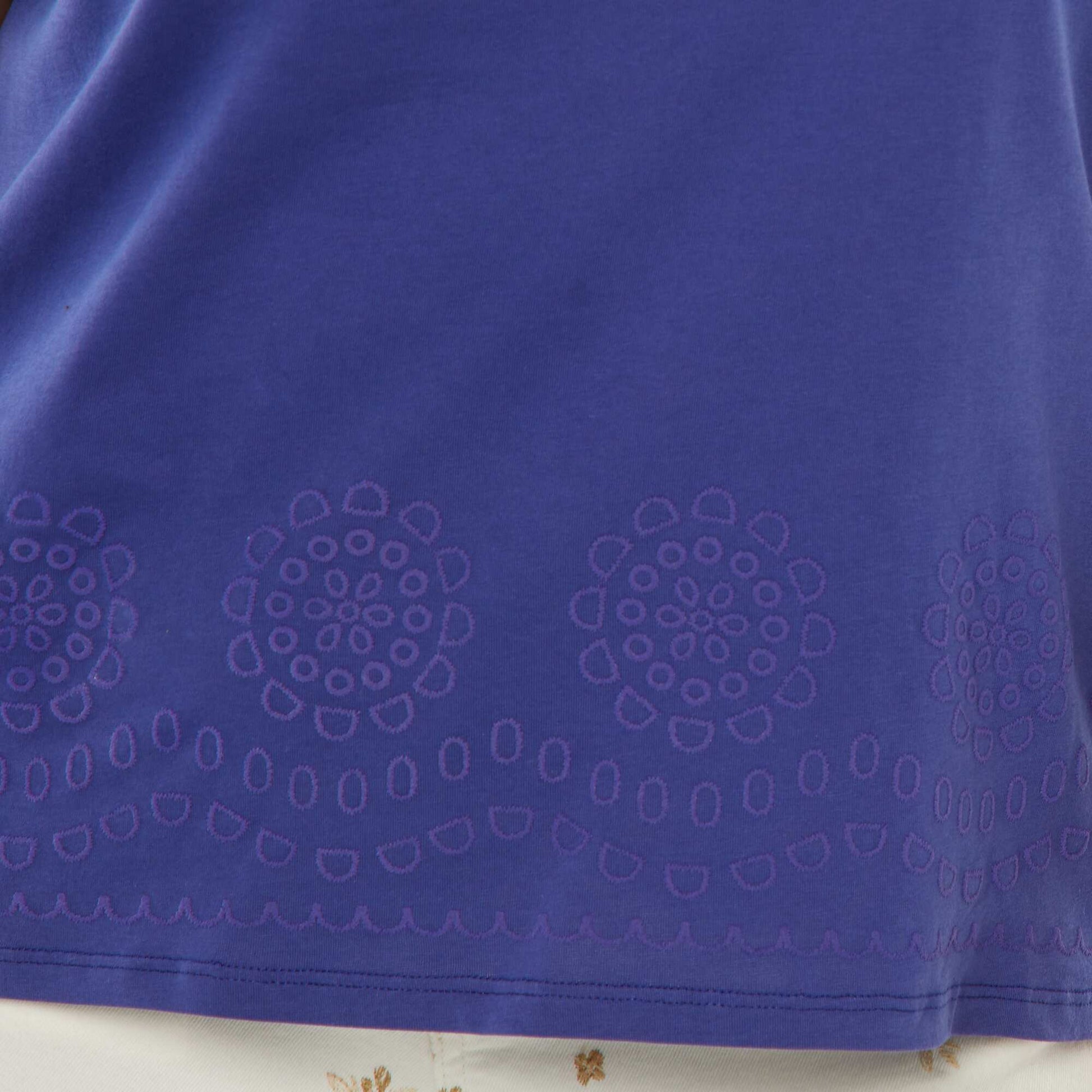 T-shirt en jersey avec broderie à la base BLEU