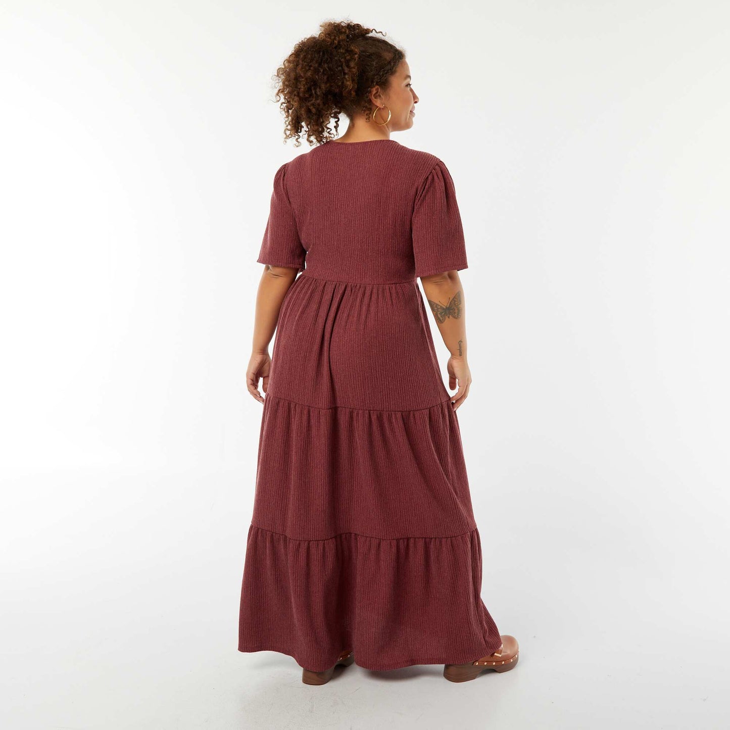 Robe longue gaufrée à manches courtes et col portefeuille ROUGE