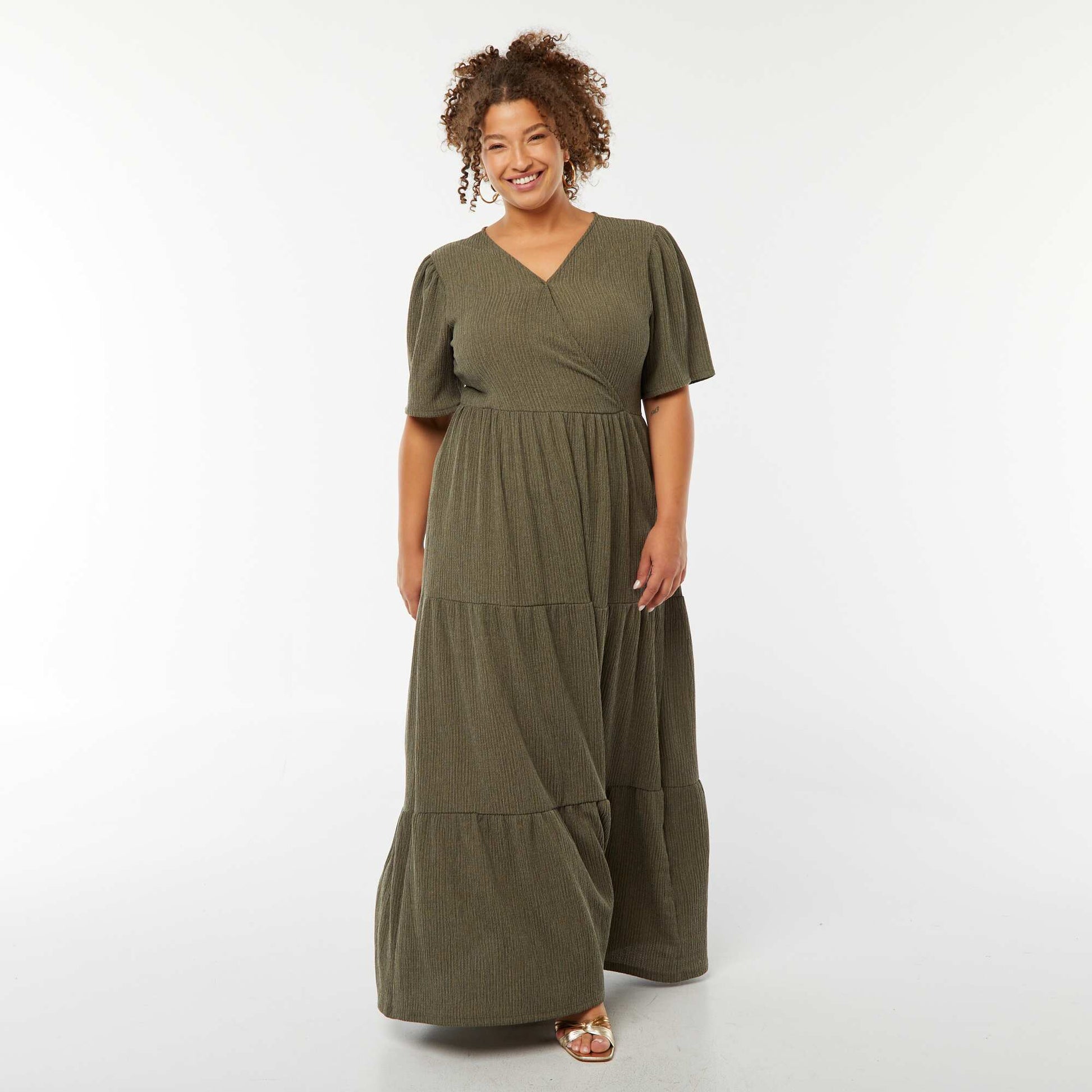 Robe longue gaufrée à manches courtes et col portefeuille KAKI