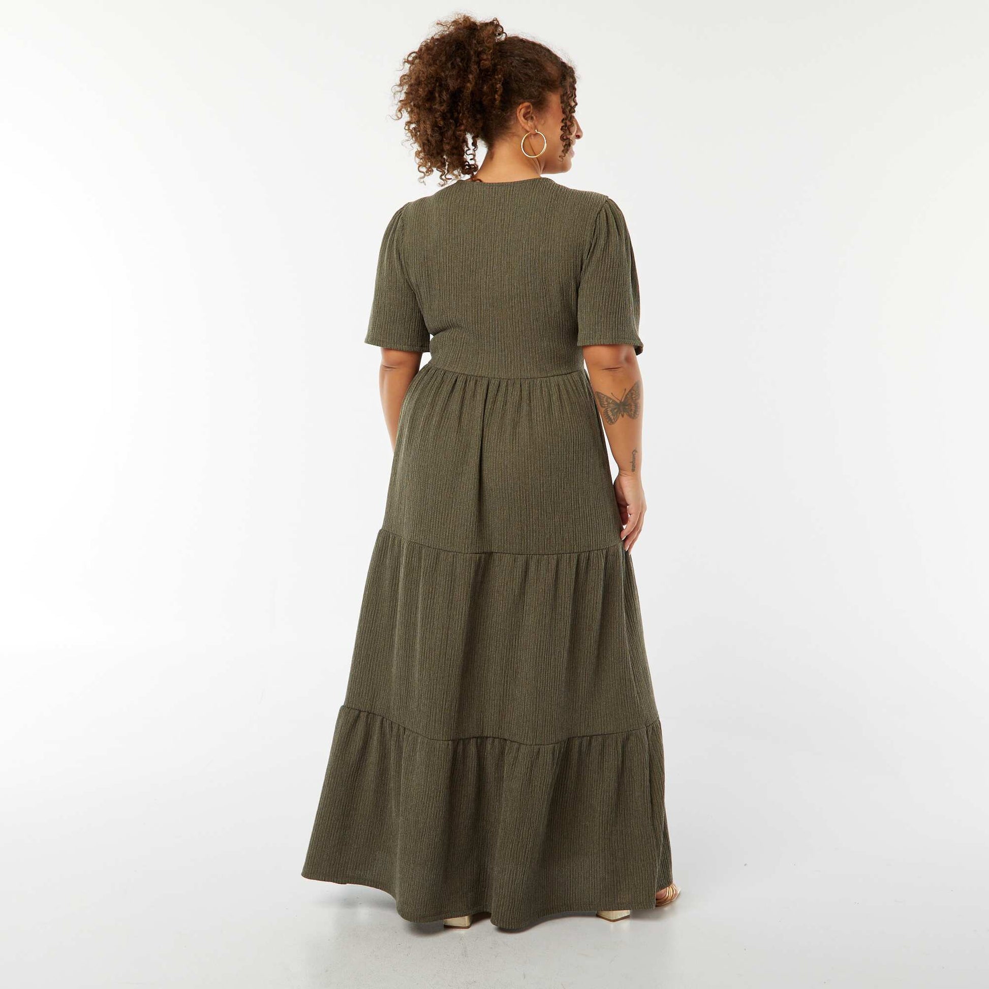 Robe longue gaufrée à manches courtes et col portefeuille KAKI