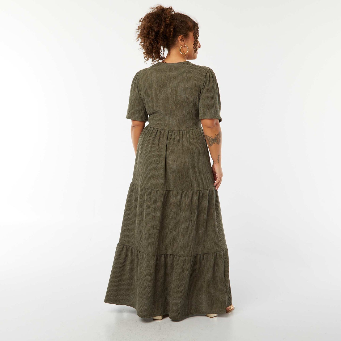 Robe longue gaufrée à manches courtes et col portefeuille KAKI