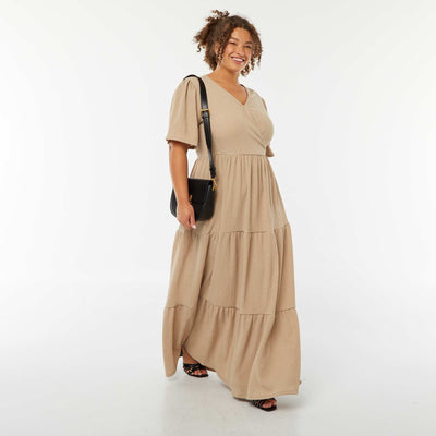 Robe longue gaufrée à manches courtes et col portefeuille BEIGE