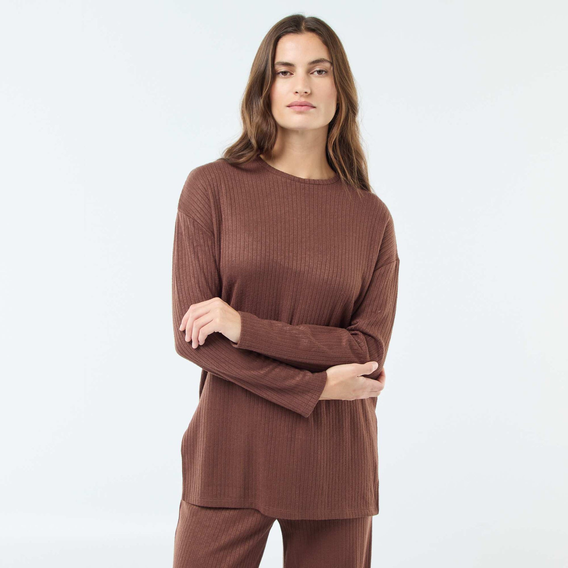 Pull en maille côtelée forme rallongée MARRON