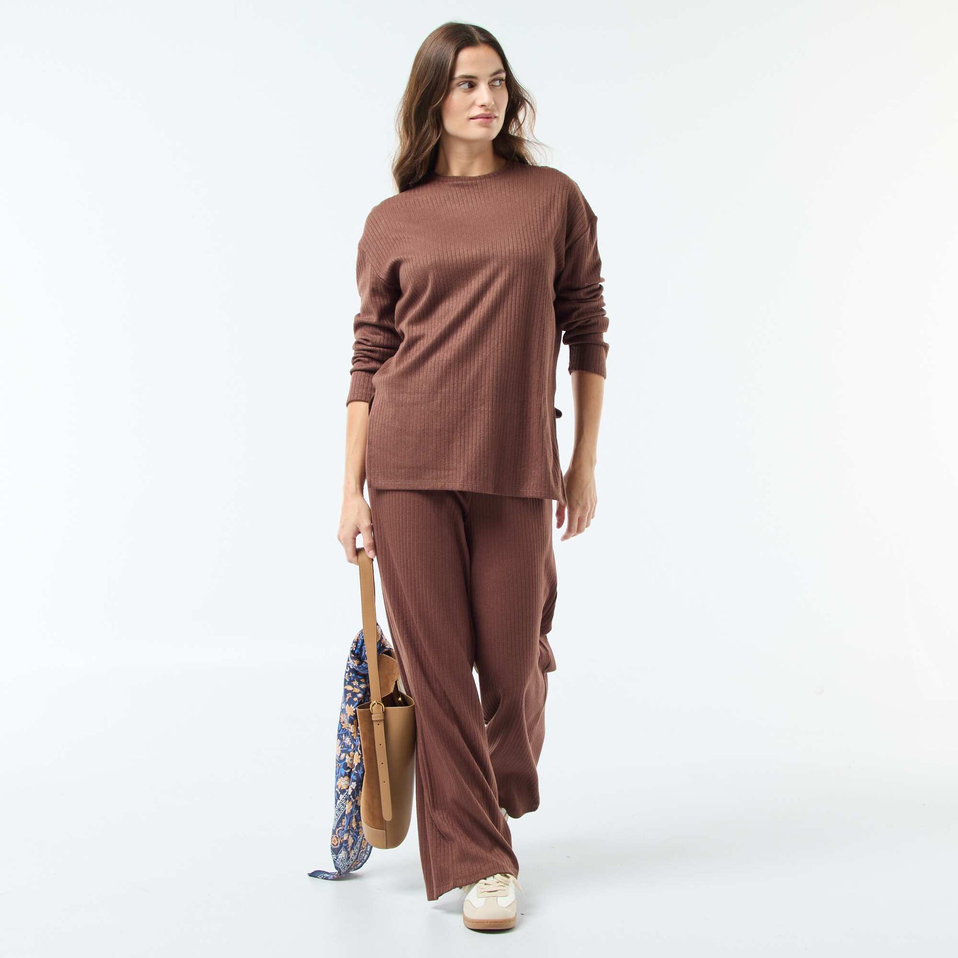 Pull en maille côtelée forme rallongée MARRON