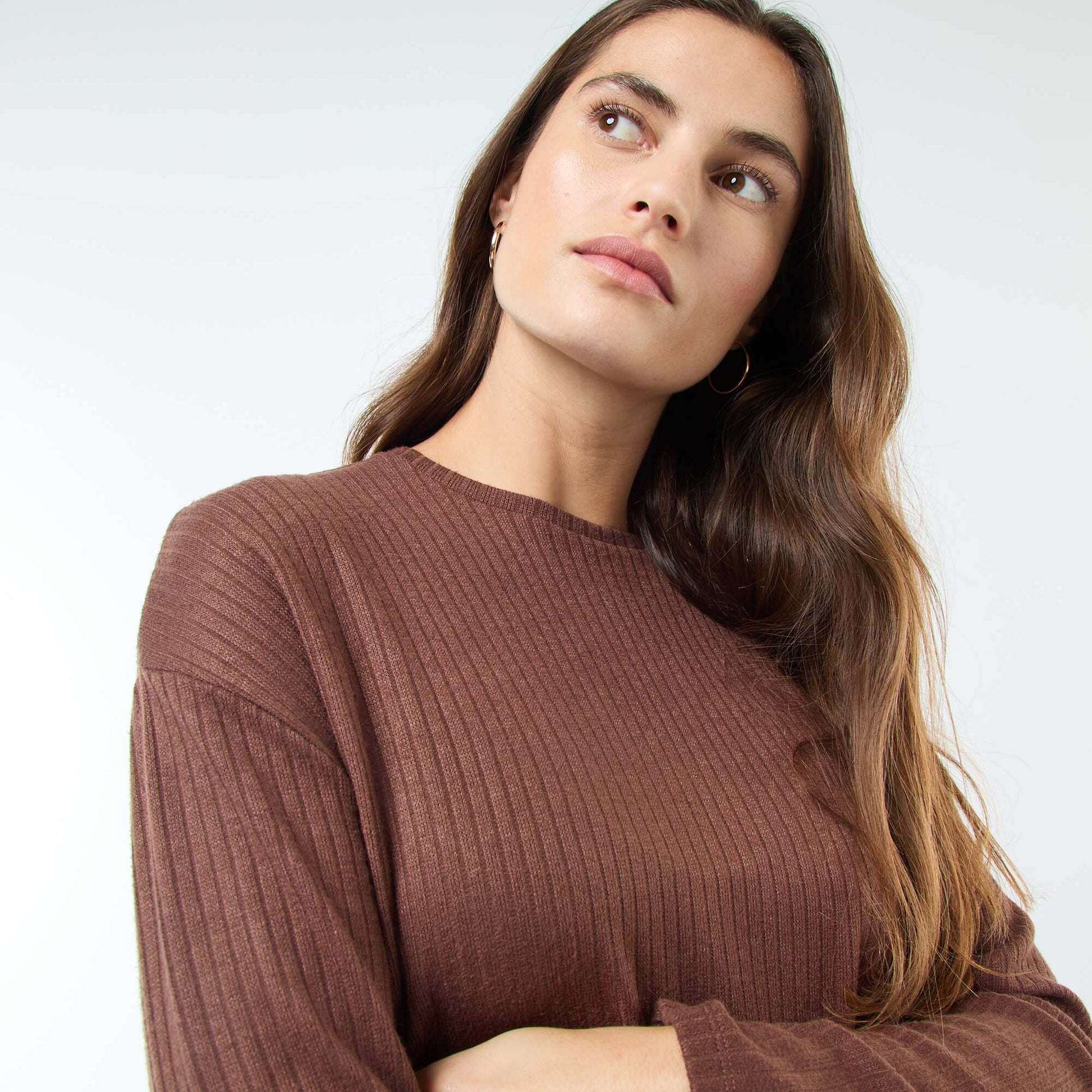 Pull en maille côtelée forme rallongée MARRON