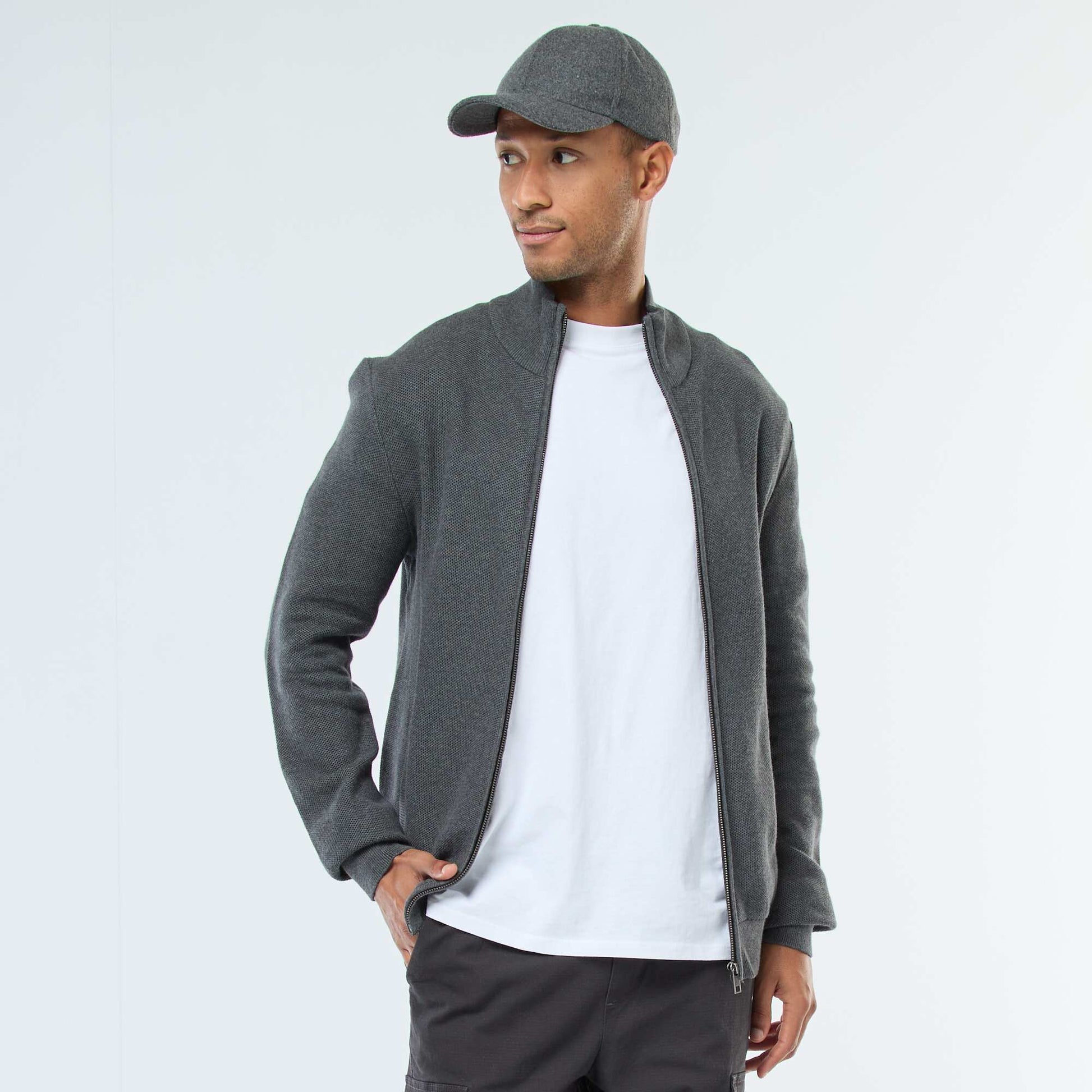Gilet uni en maille avec 2 poches et col montant GRIS