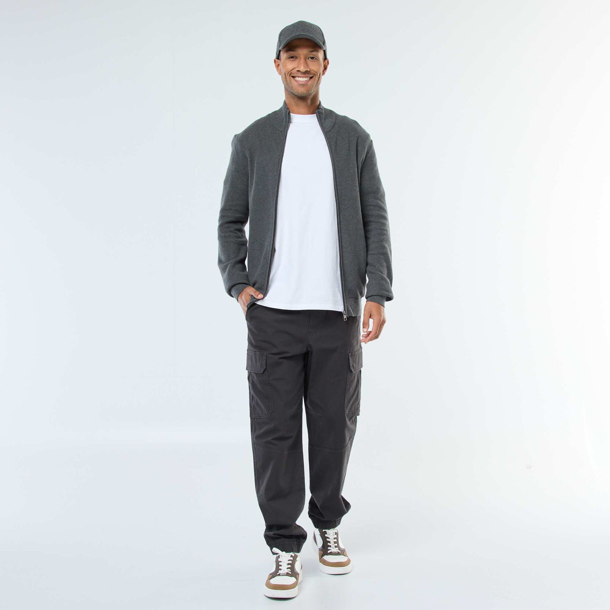 Gilet uni en maille avec 2 poches et col montant GRIS