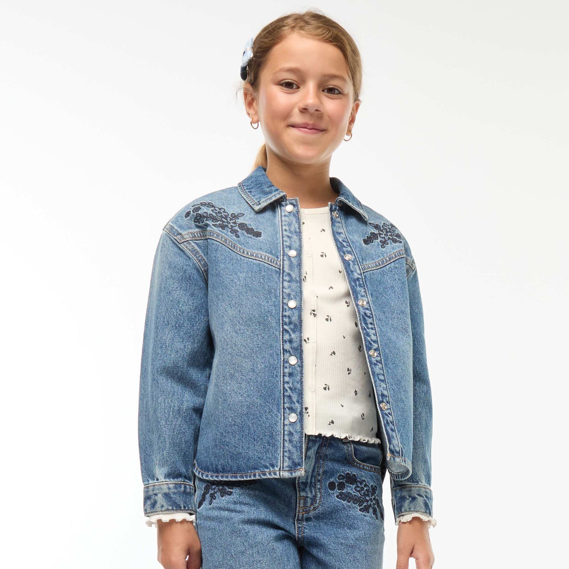 Chemise en jean avec broderies BLEU