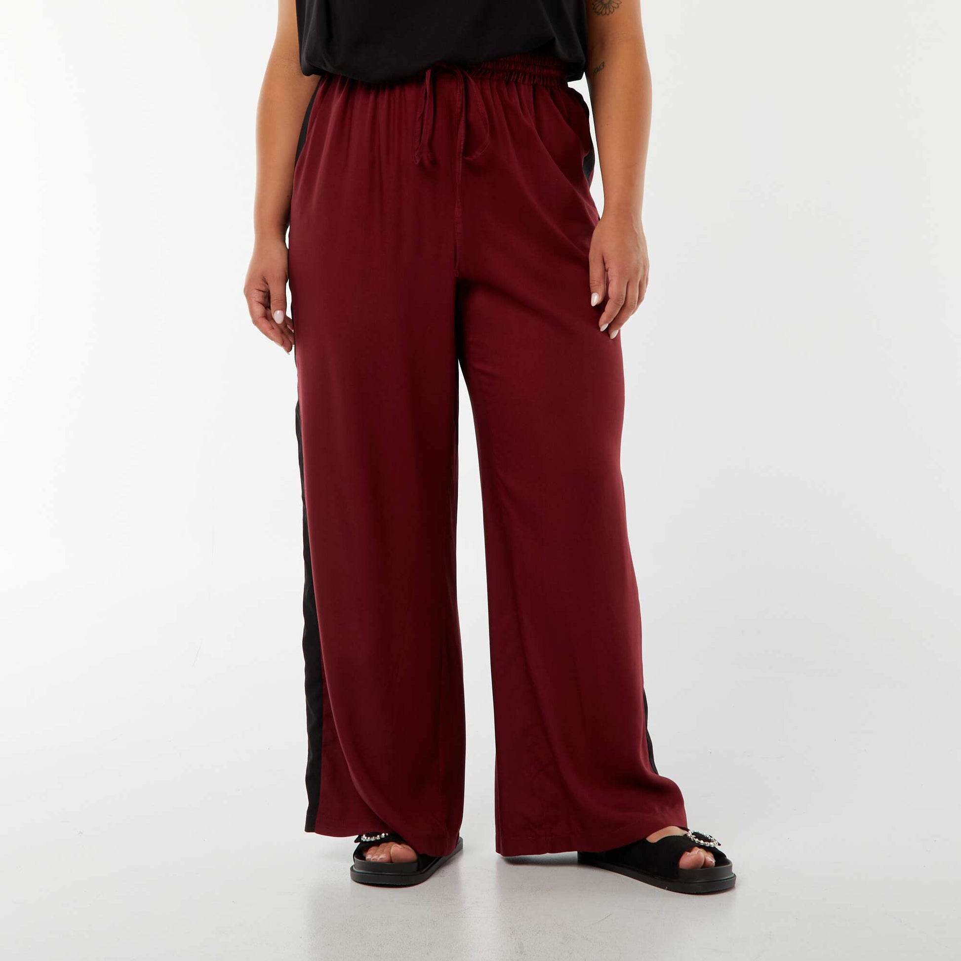 Pantalon large avec bandes contrastantes ROUGE