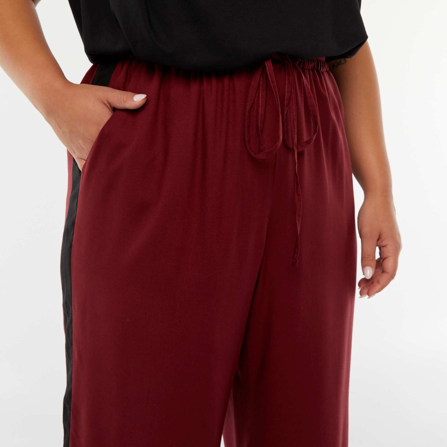 Pantalon large avec bandes contrastantes ROUGE