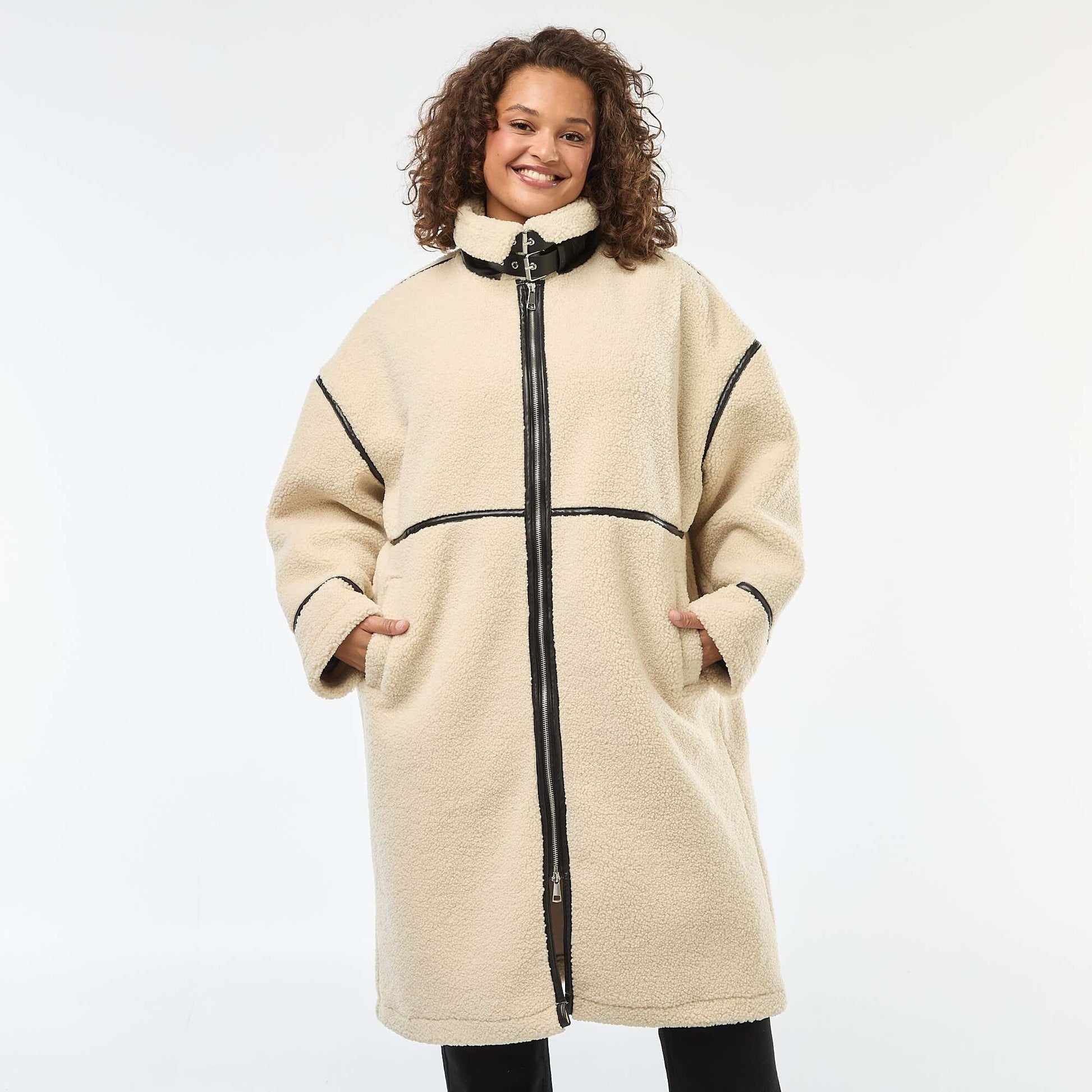 Long manteau en fausse laine avec empiècements en simili BEIGE