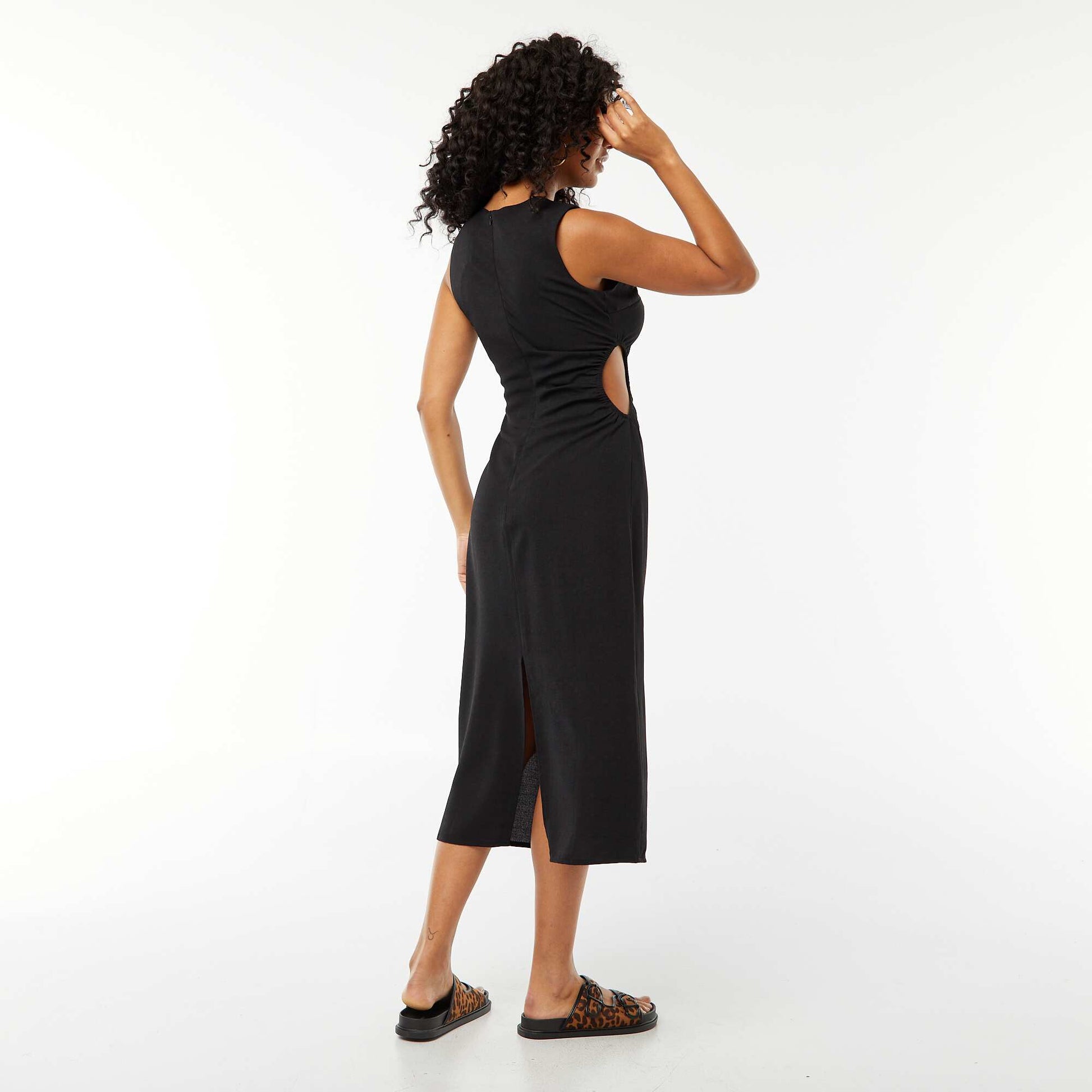 Robe midi sans manches ajourée sur le côté NOIR