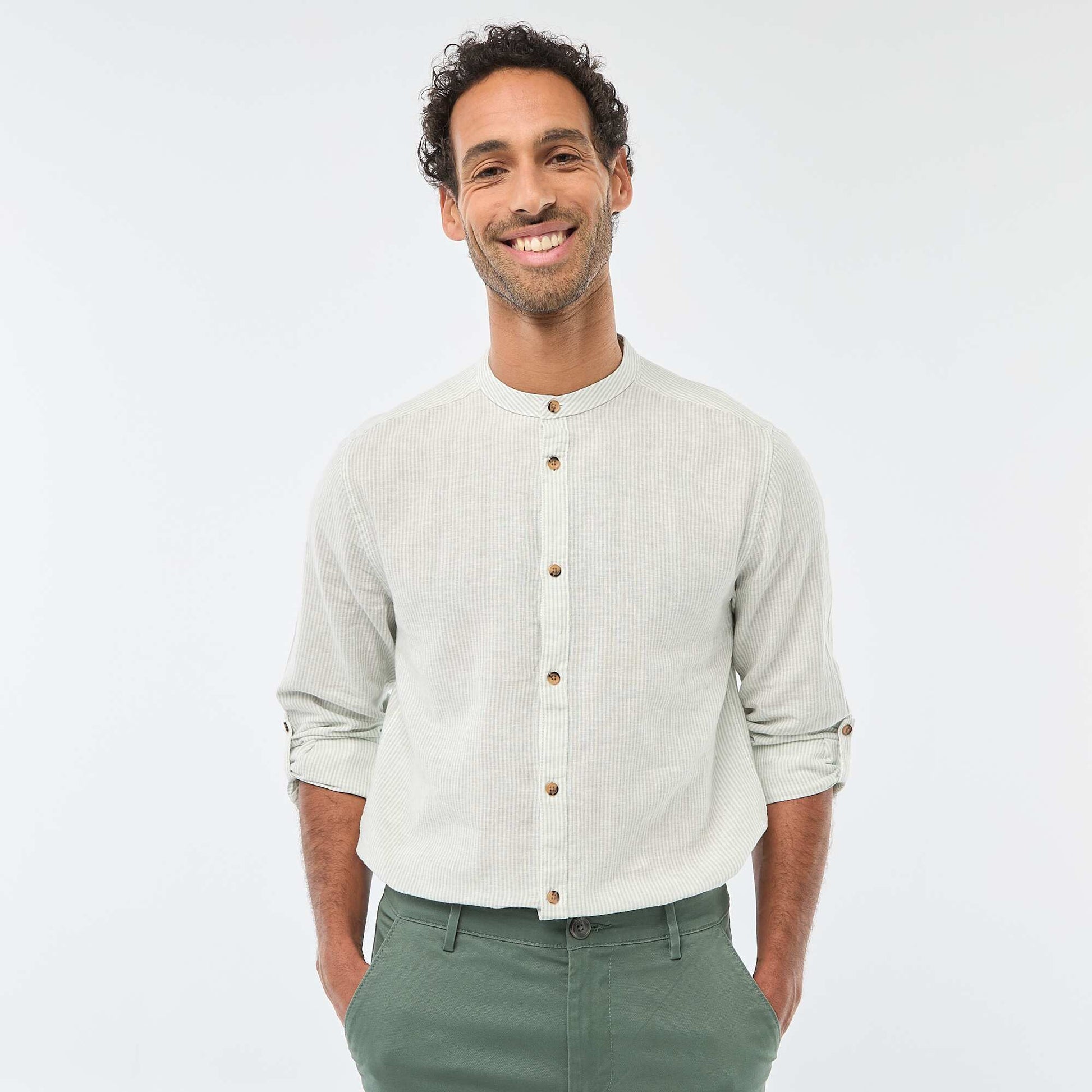 Chemise unie en lin mélangé et avec manches longues retroussables VERT
