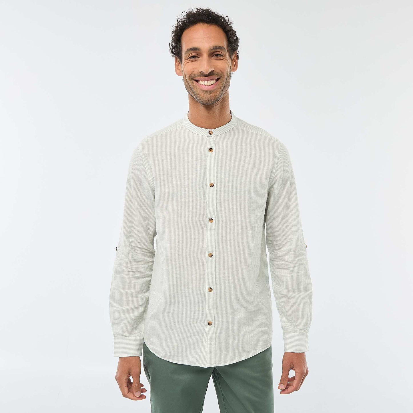 Chemise unie en lin mélangé et avec manches longues retroussables VERT