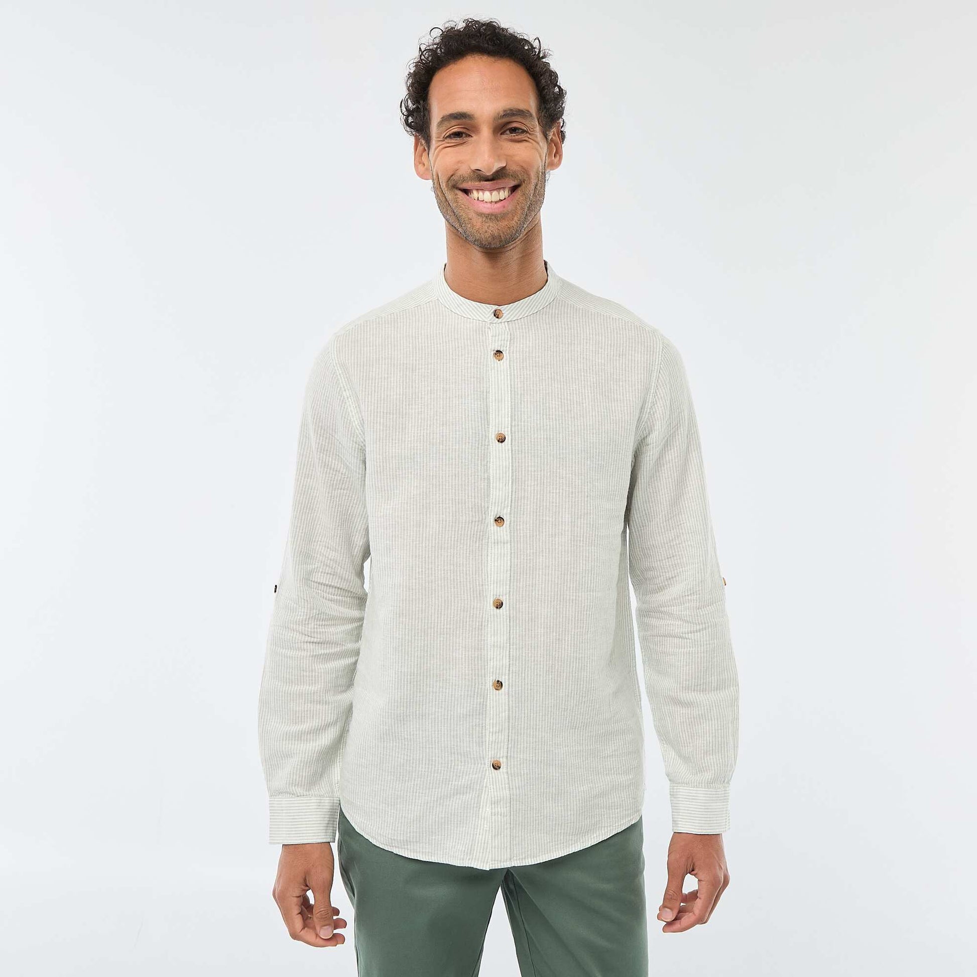 Chemise unie en lin mélangé et avec manches longues retroussables VERT