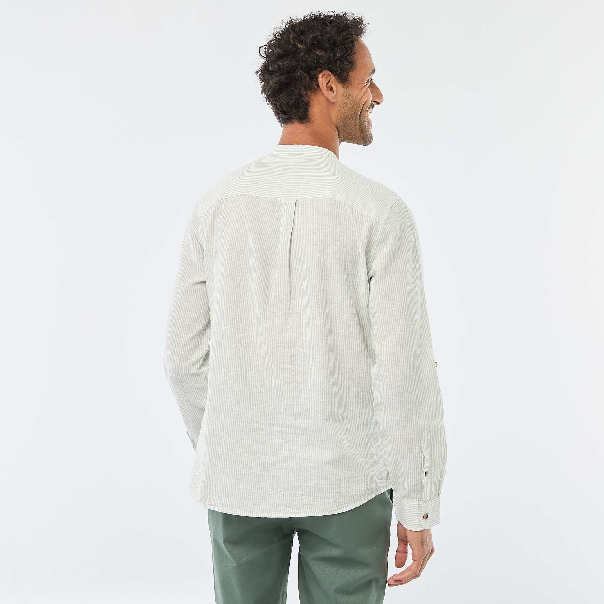 Chemise unie en lin mélangé et avec manches longues retroussables VERT