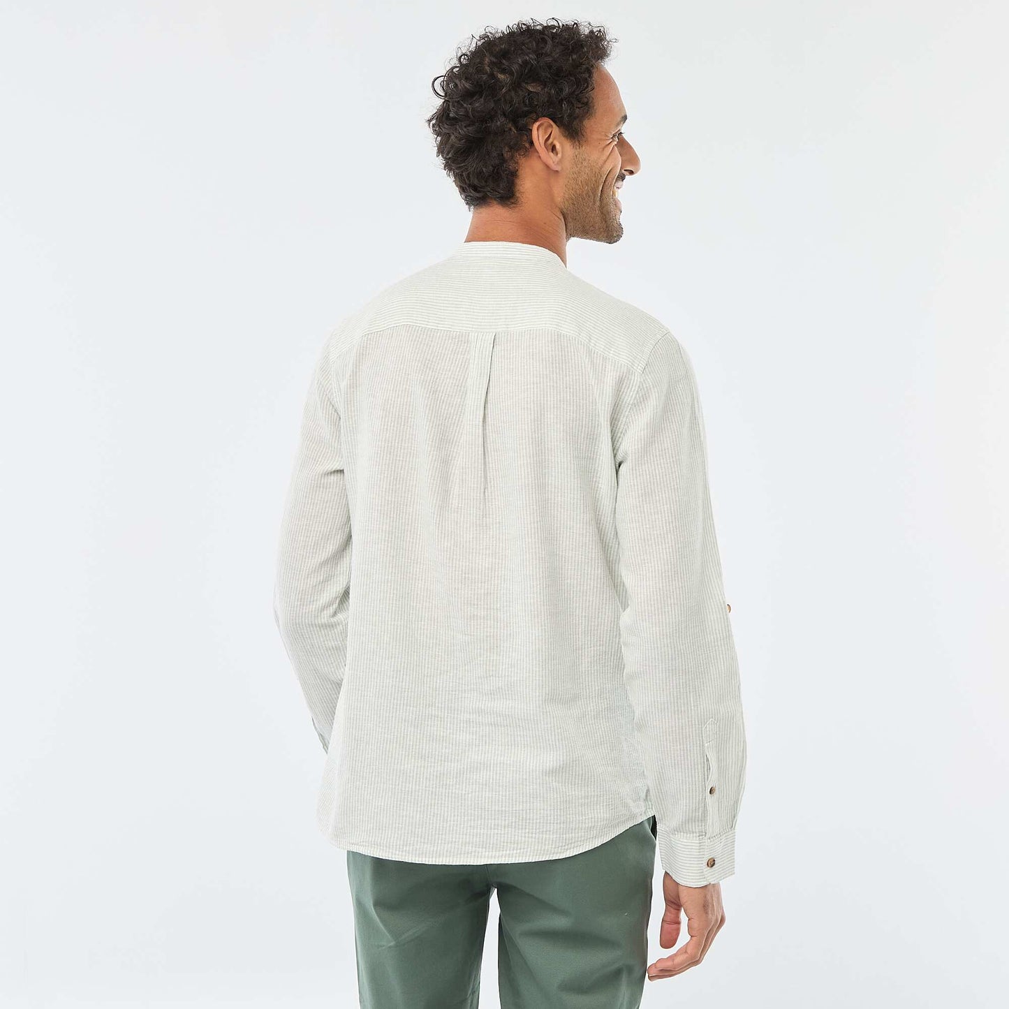 Chemise unie en lin mélangé et avec manches longues retroussables VERT