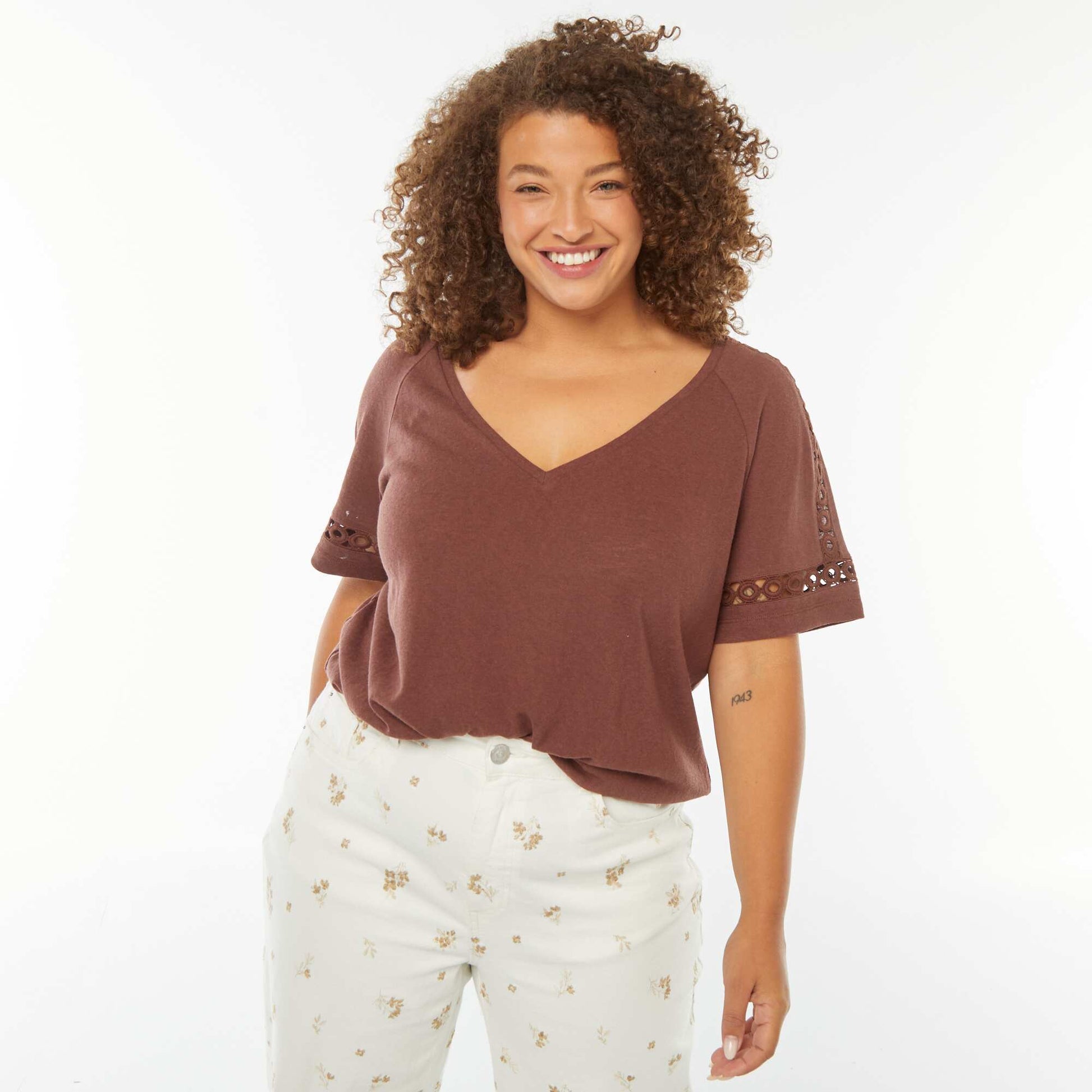 Tee-shirt maille moulinée avec détails macramé MARRON
