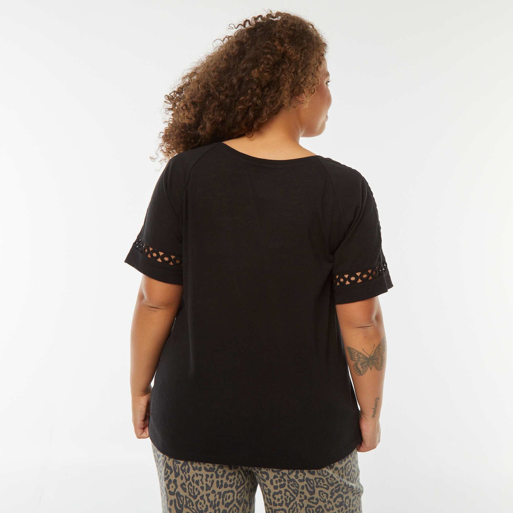 Tee-shirt maille moulinée avec détails macramé NOIR