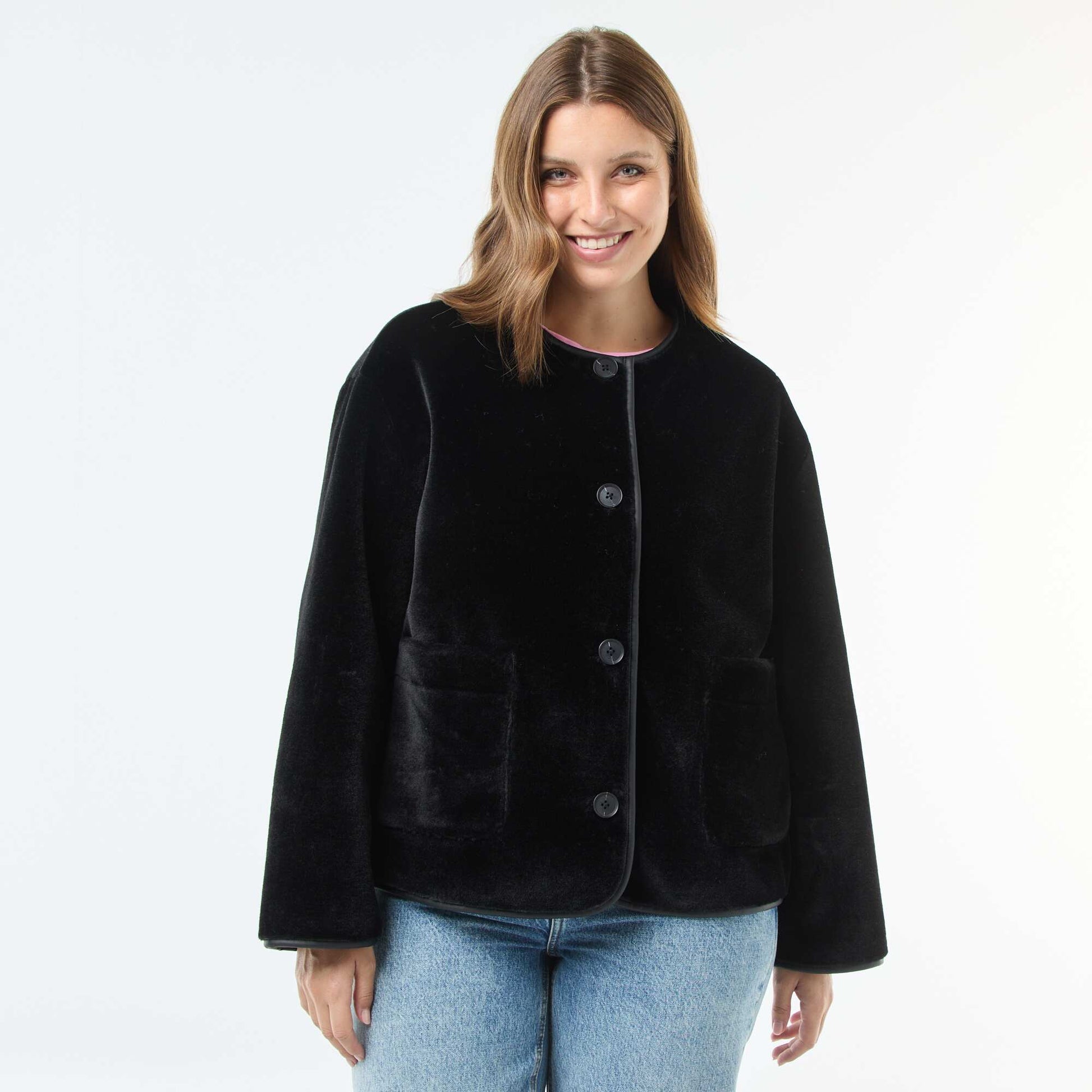 Veste courte en fausse fourrure NOIR