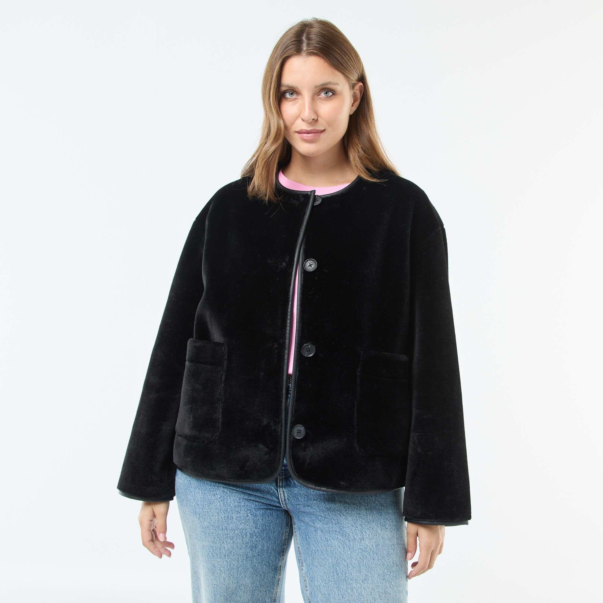 Veste courte en fausse fourrure NOIR