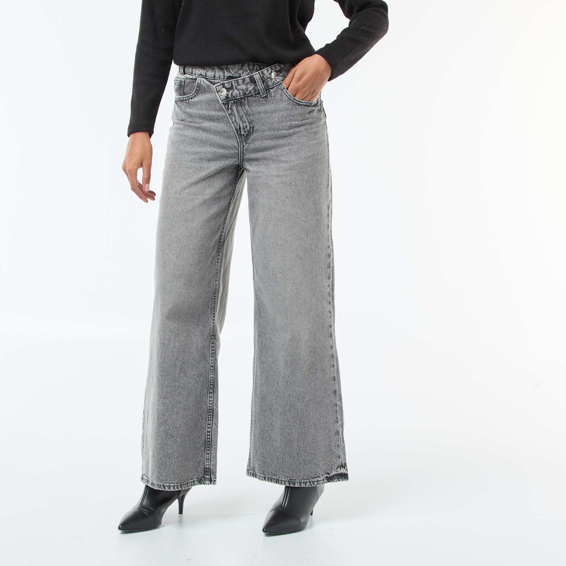Jean large avec double ouverture boutonnée GRIS