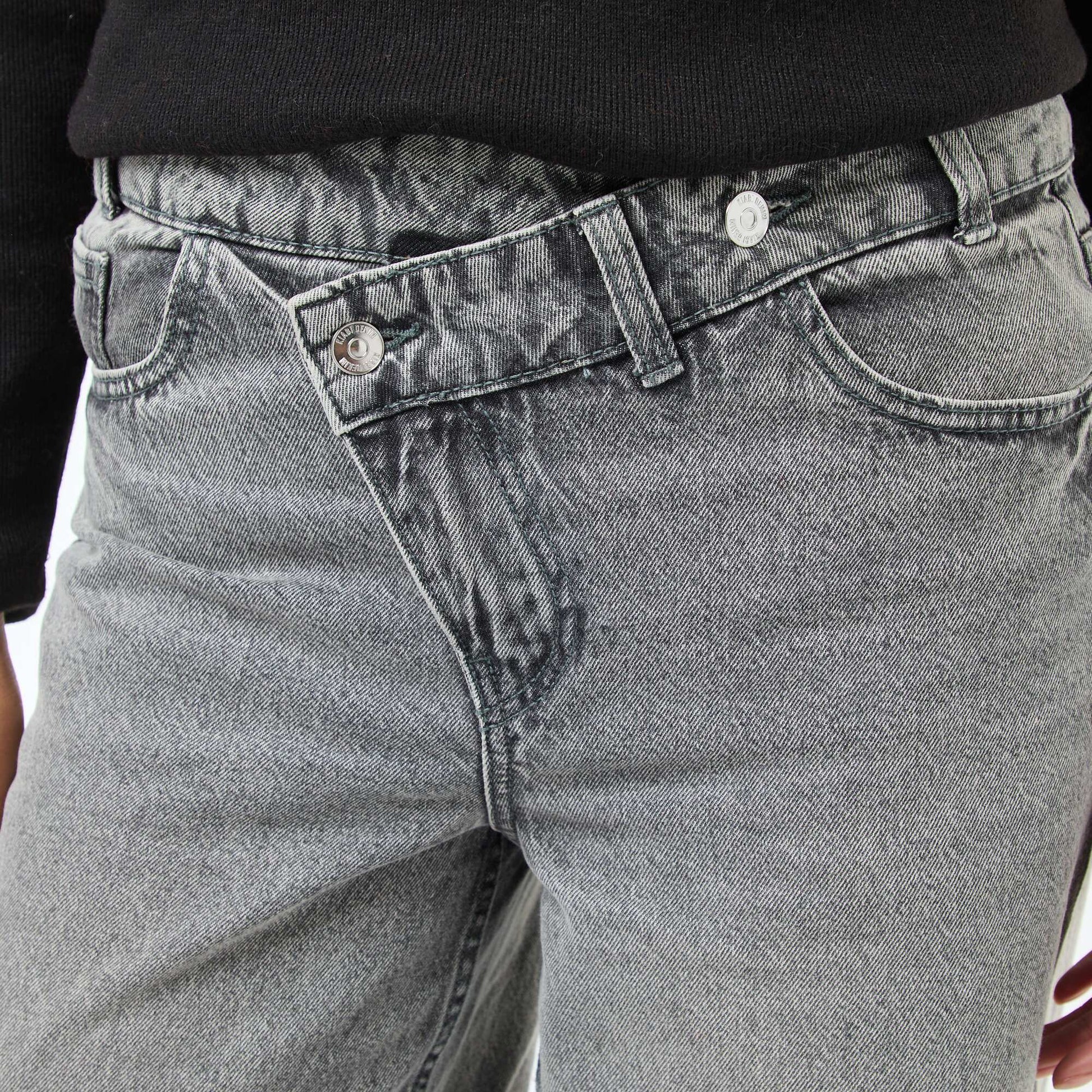 Jean large avec double ouverture boutonnée GRIS