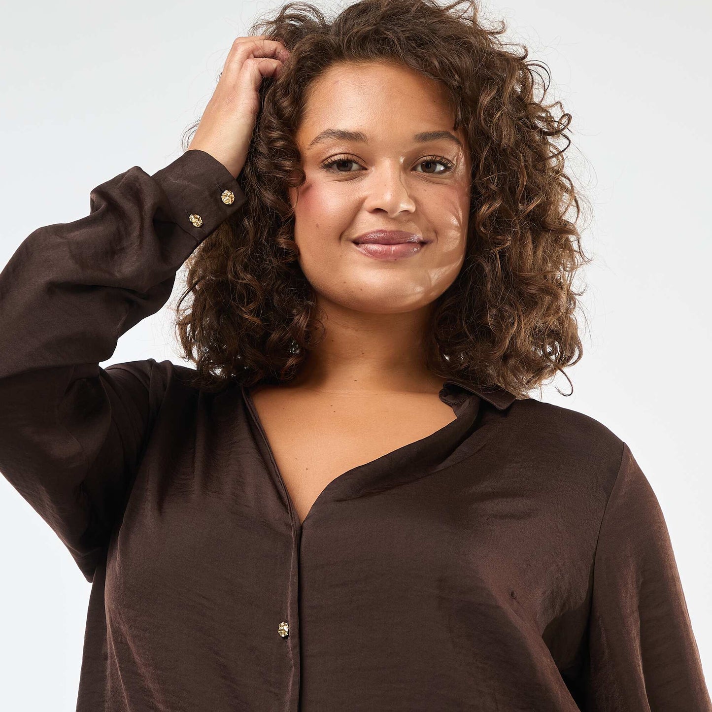Chemise type saharienne satinée avec boutonnage doré MARRON