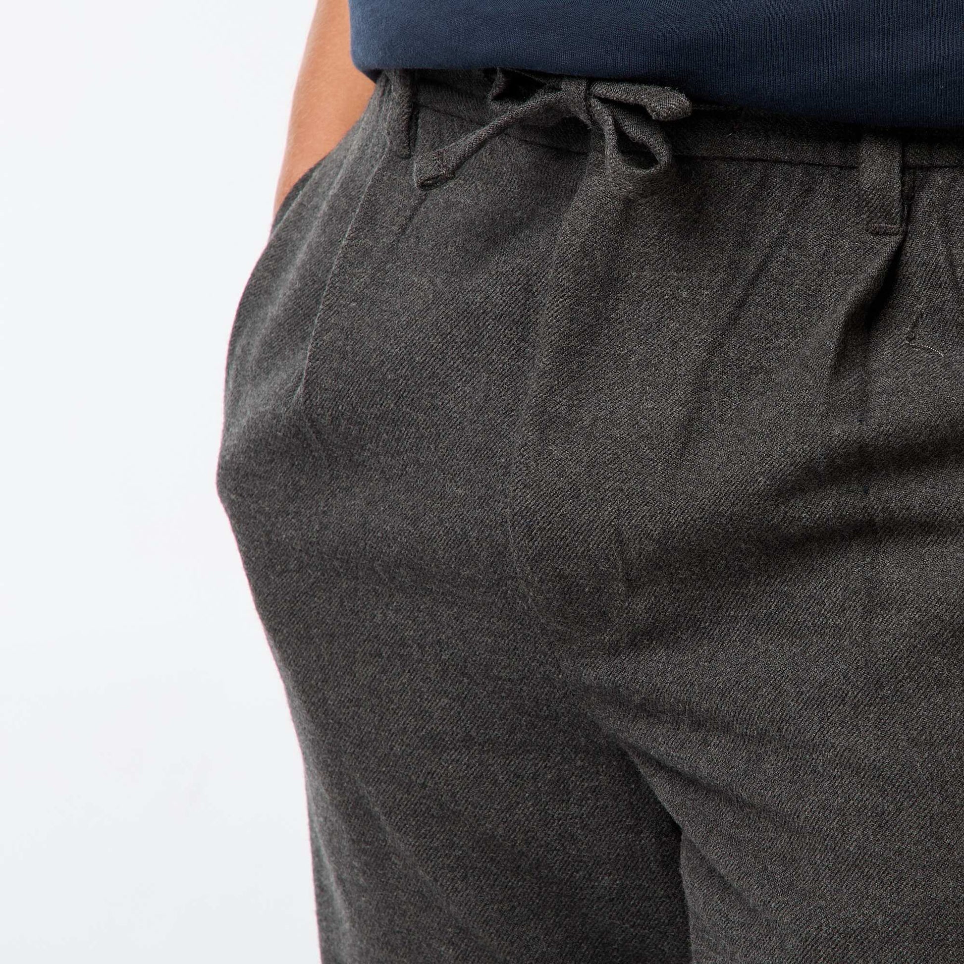 Chino large uni GRIS