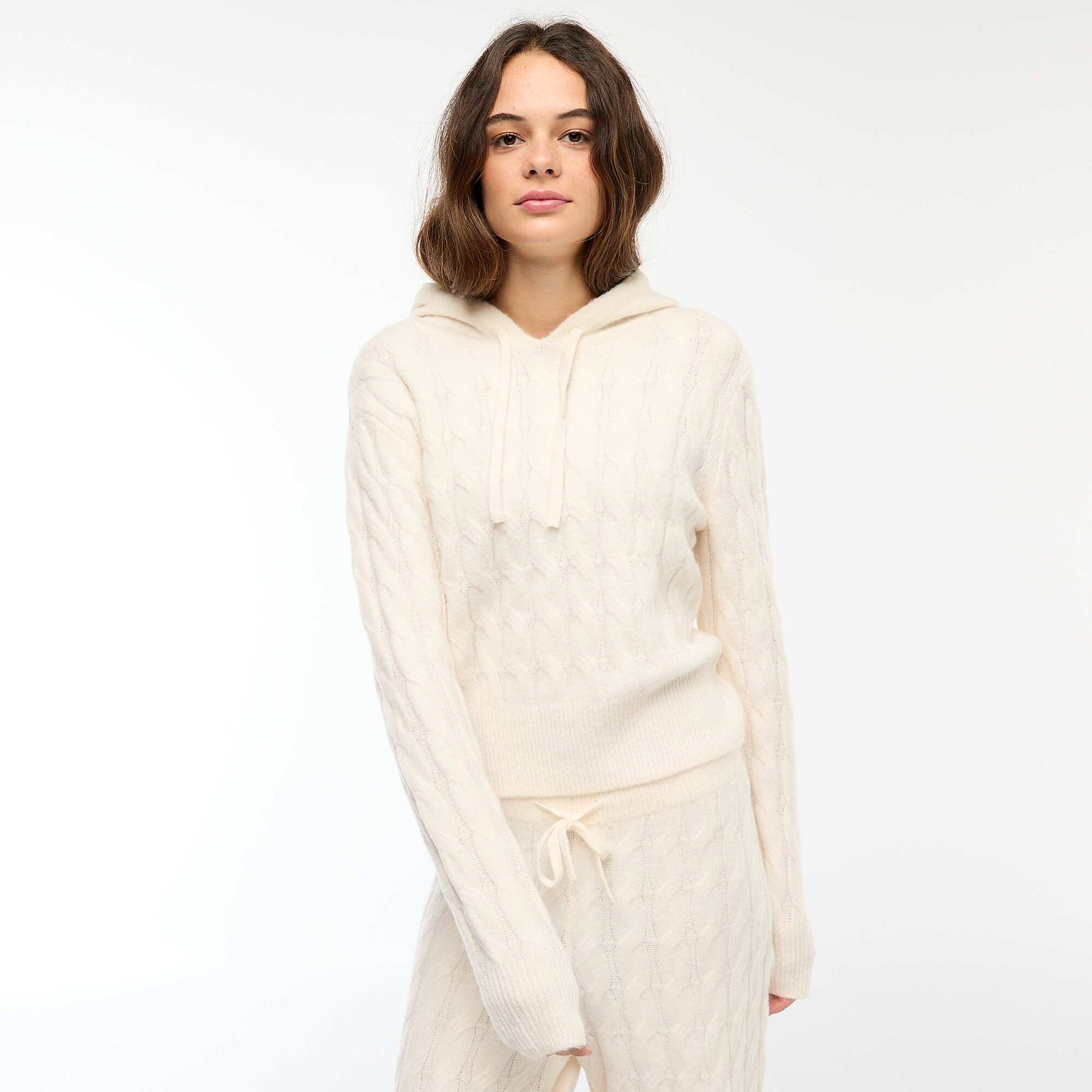 Pull à capuche torsadé ECRU