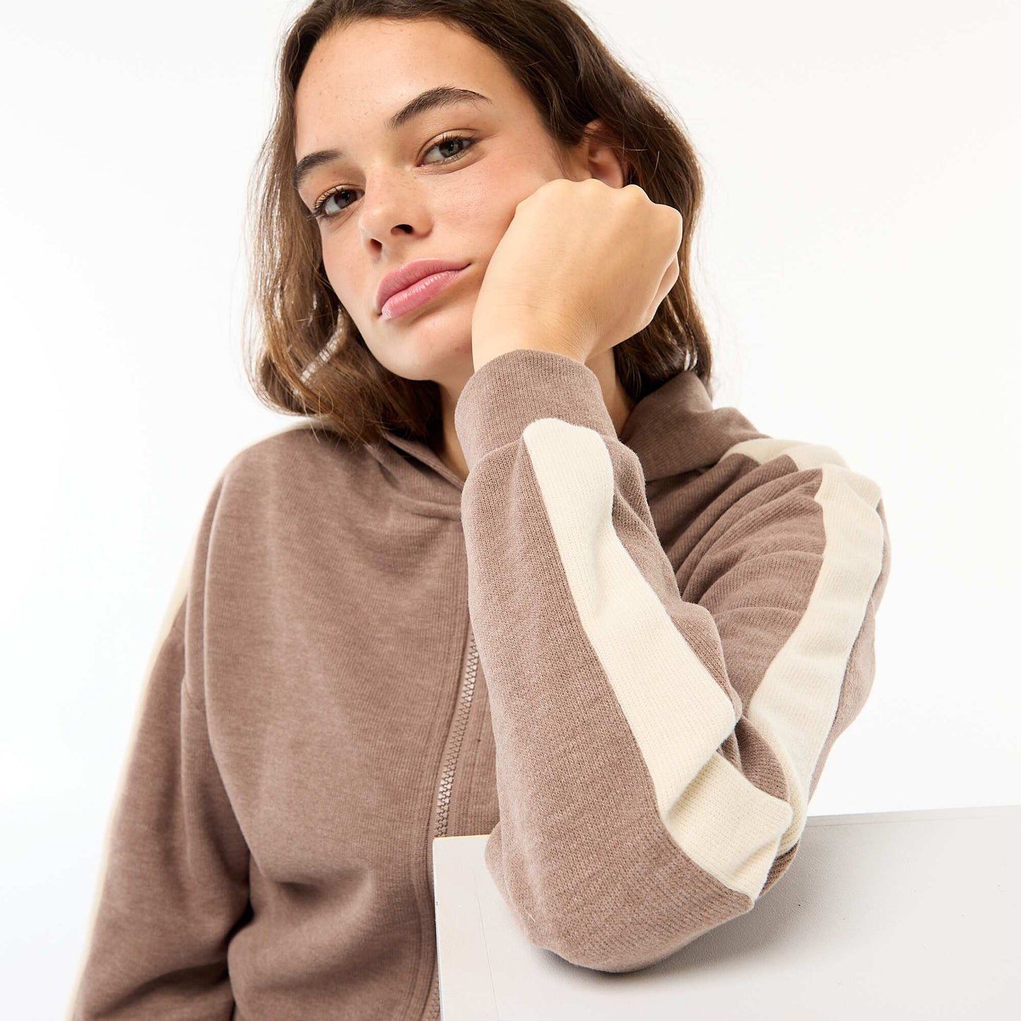 Pull zippé à capuche MARRON